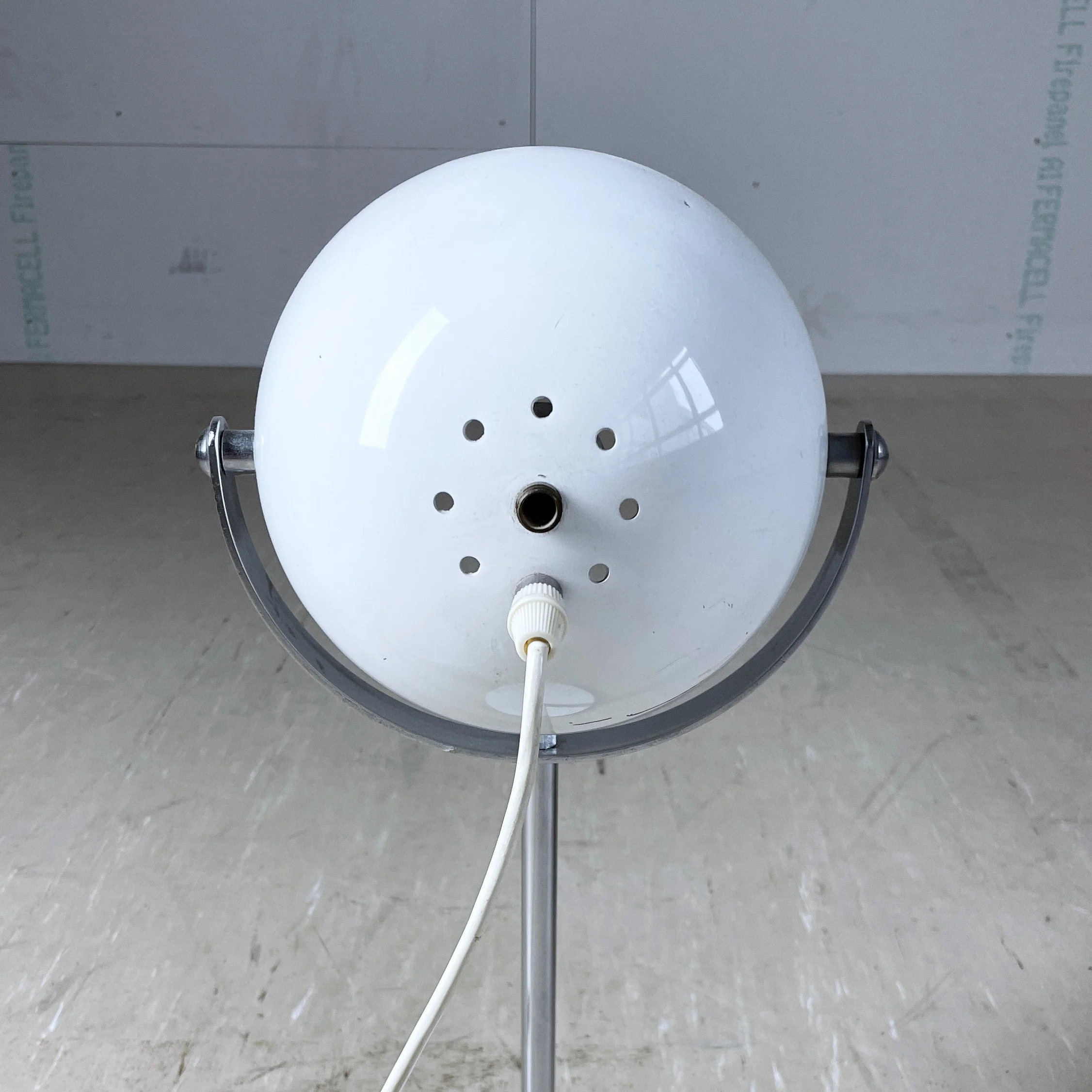 Kugel Tischlampe weiss..2.JPG