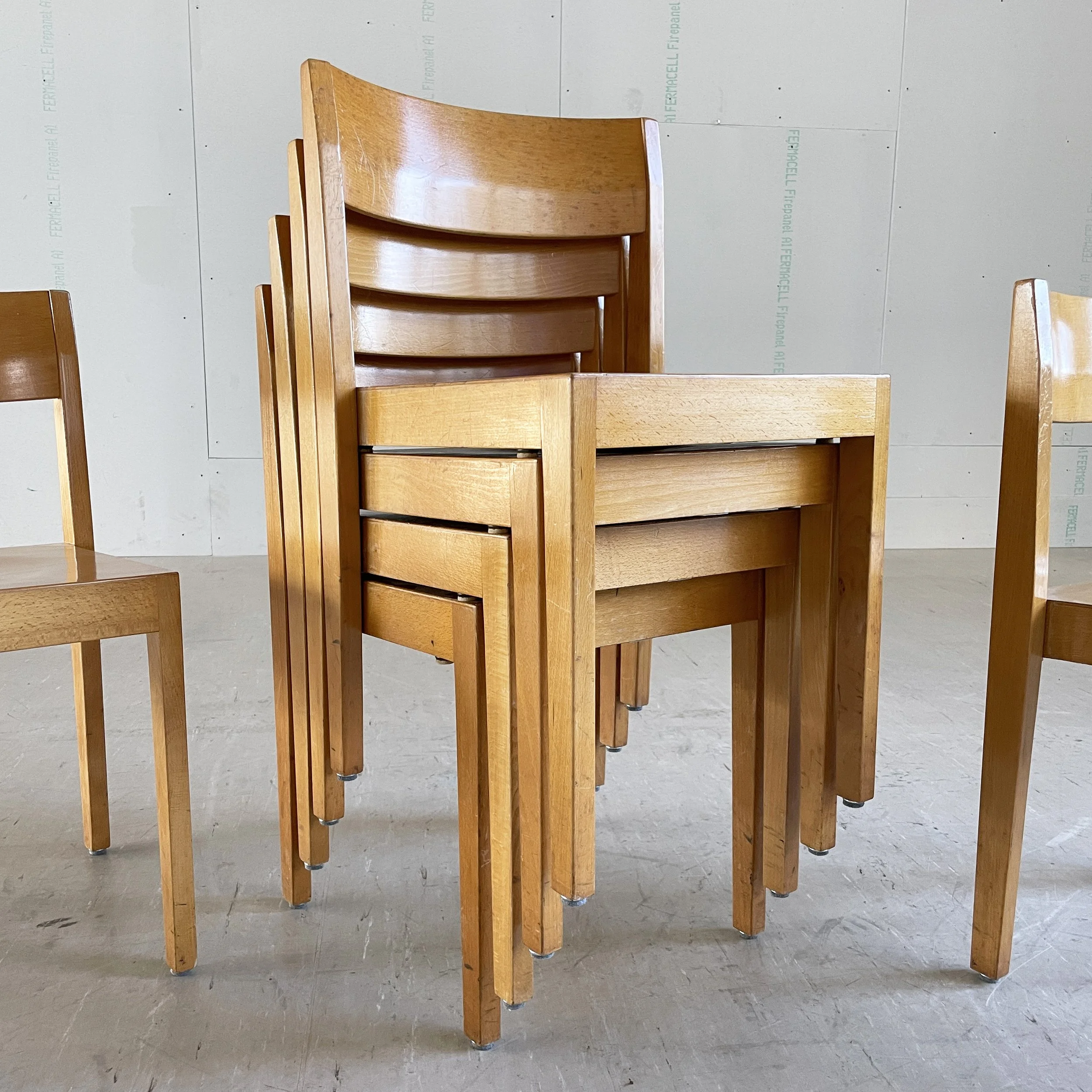 Beizenstuhl stapelbar.17.JPG