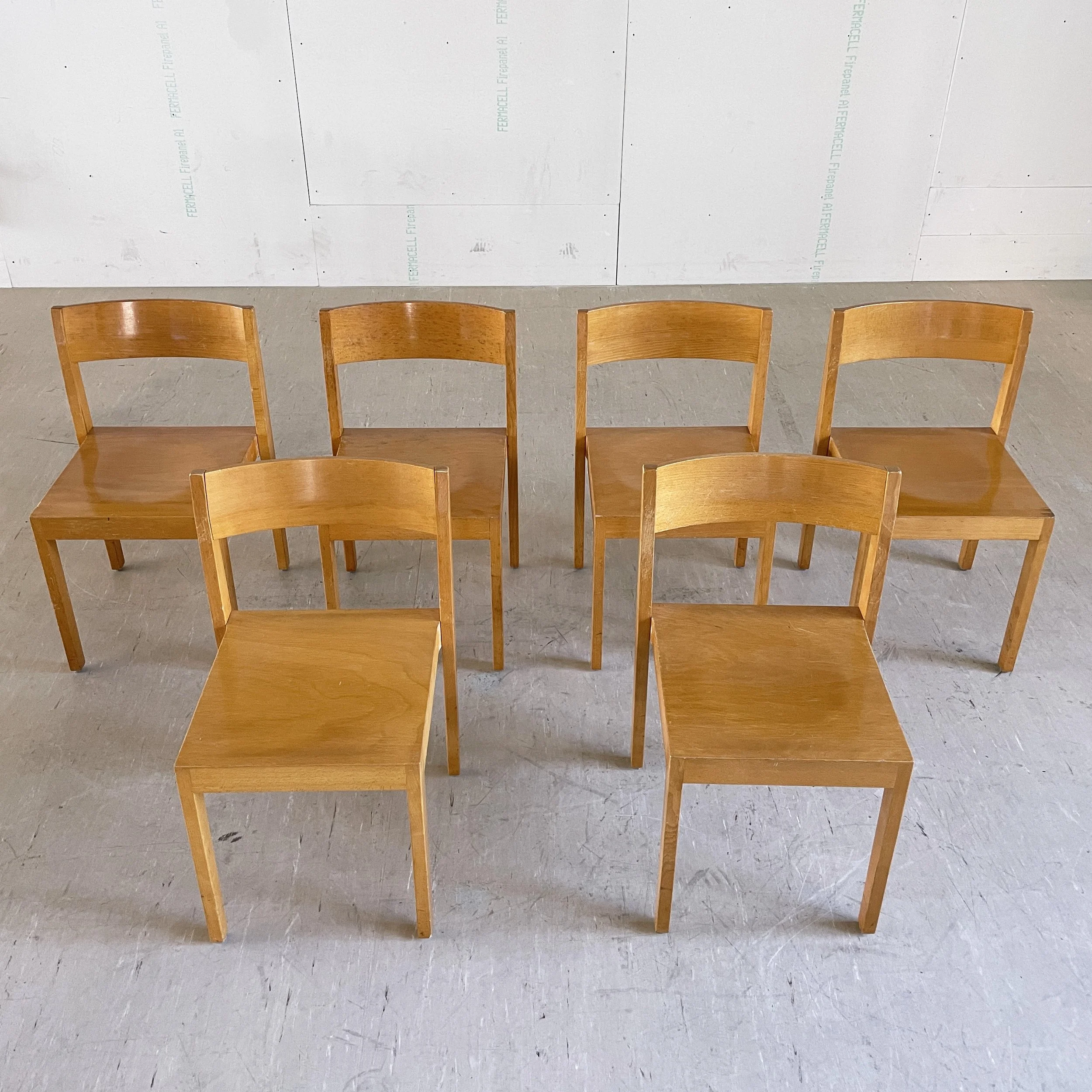 Beizenstuhl stapelbar.10.JPG