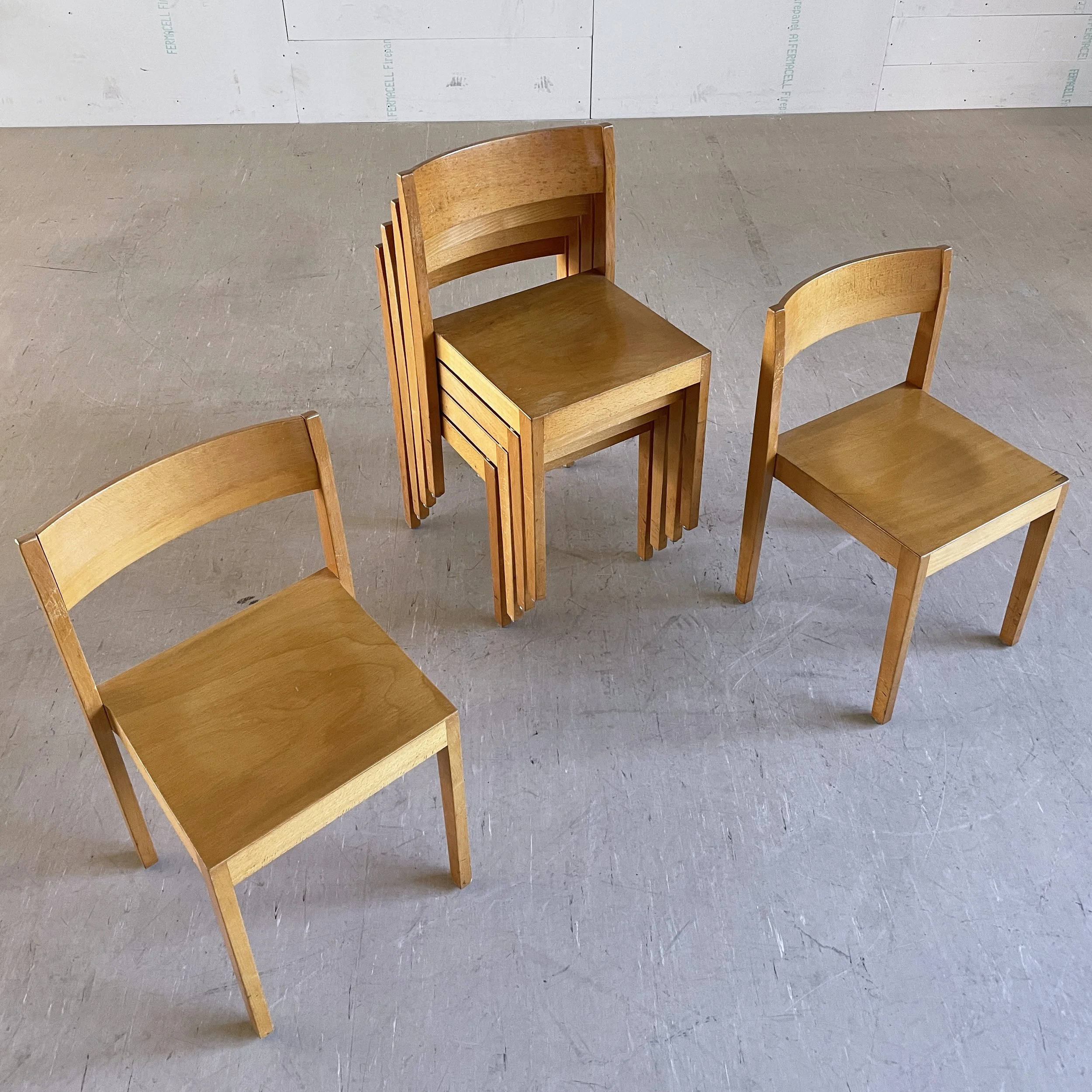 Beizenstuhl stapelbar.19.JPG