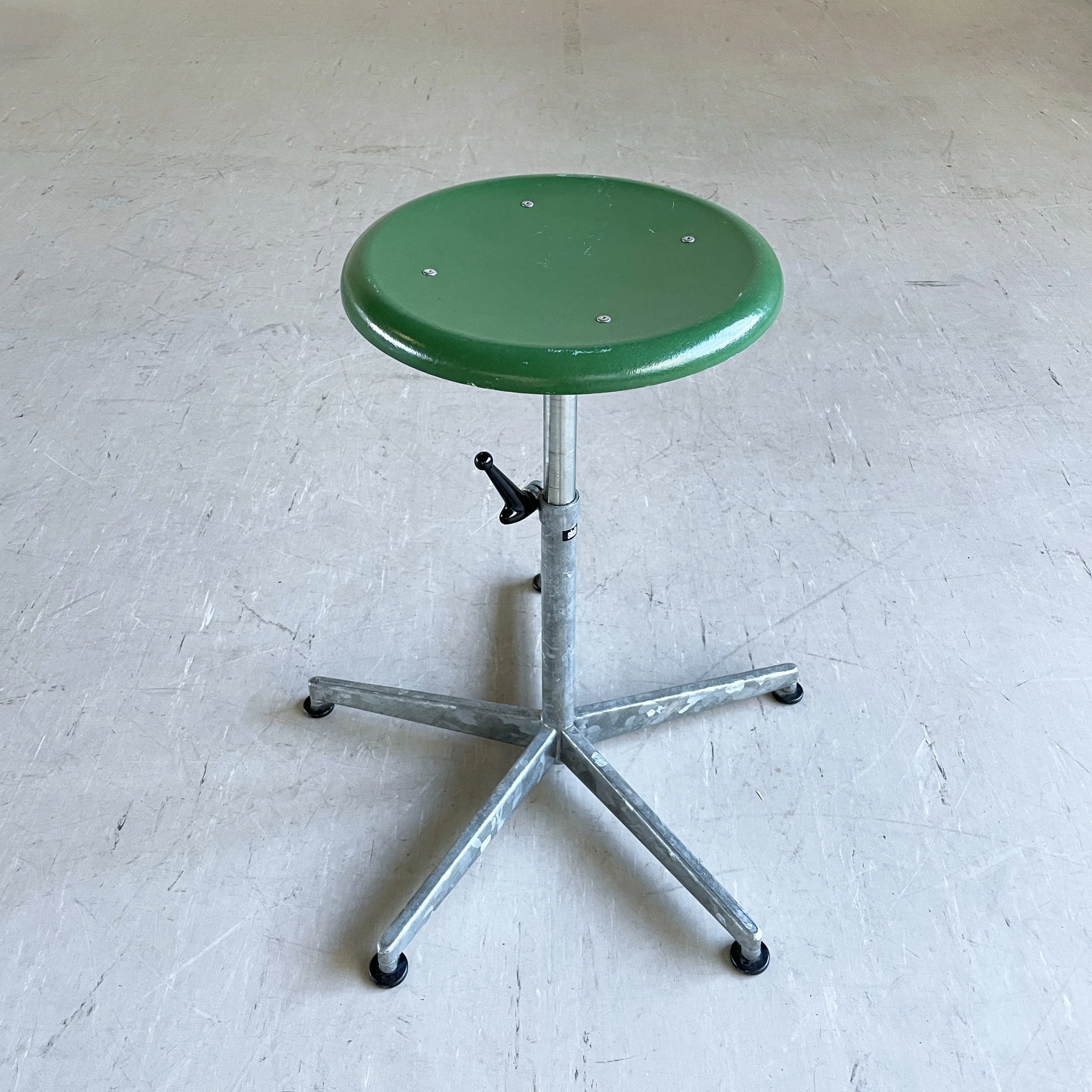 Galvanized steel atelier stool - Stella, Switzerland