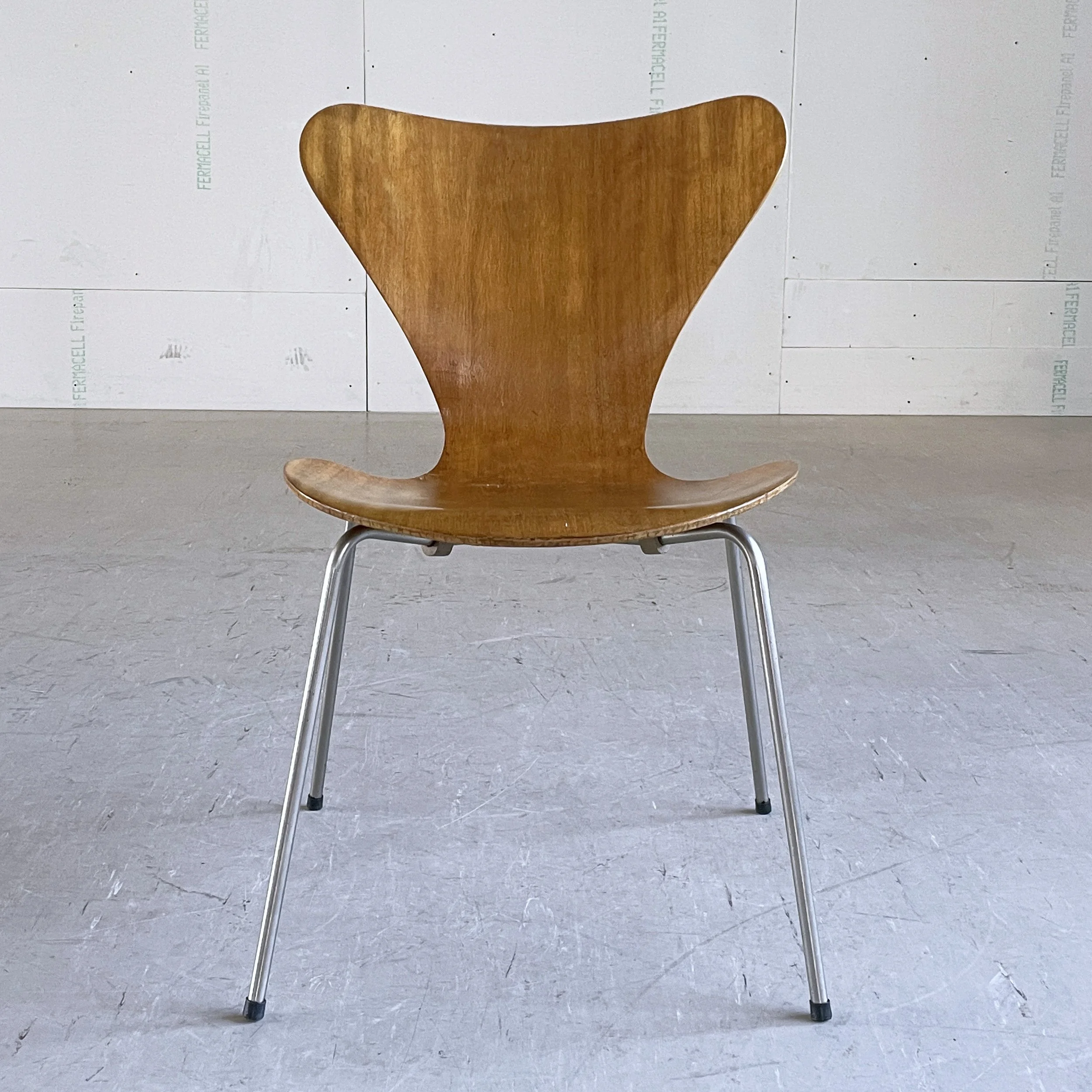 Arne Jacobsen 3107 Series 7.12.JPG