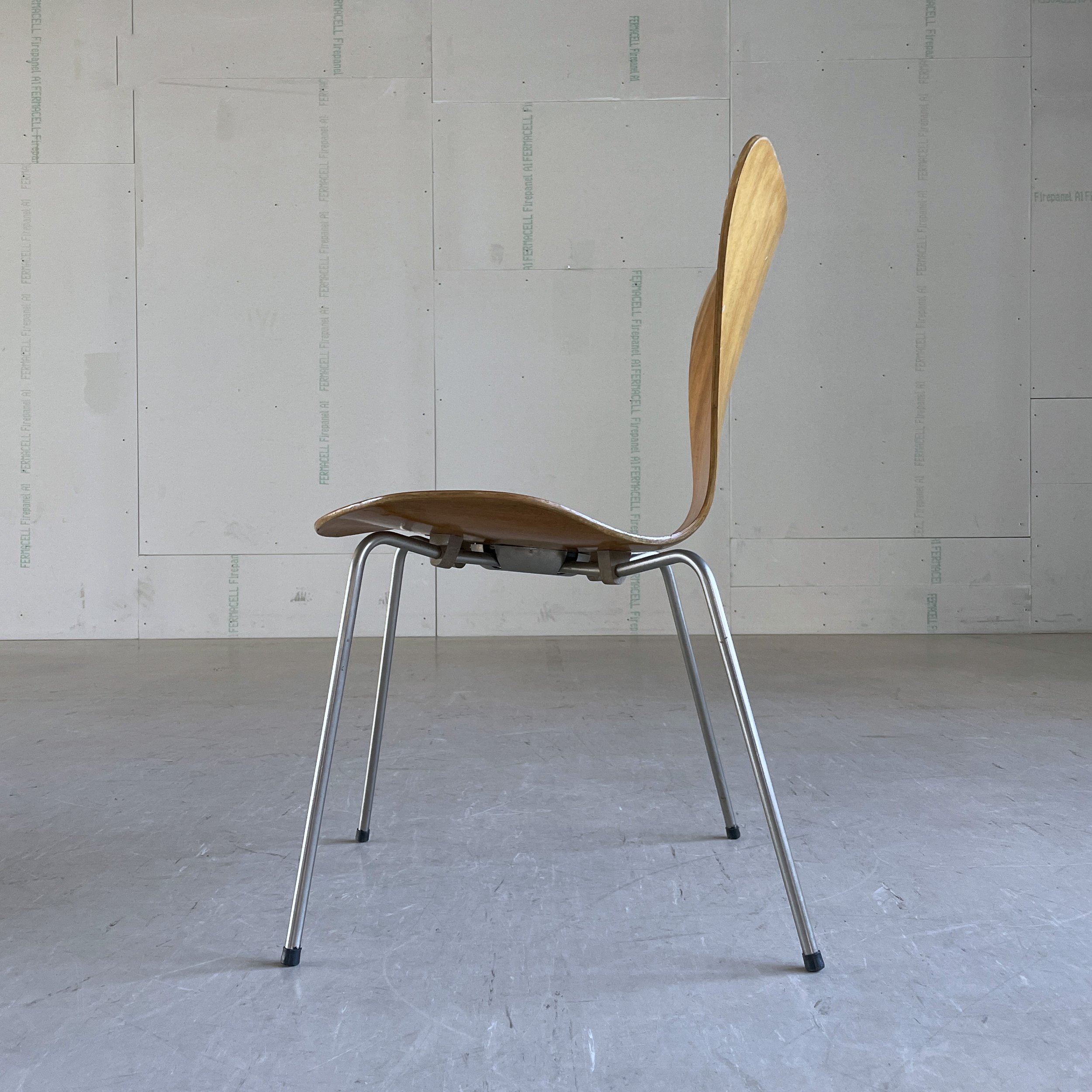 Arne Jacobsen 3107 Series 7.7.JPG