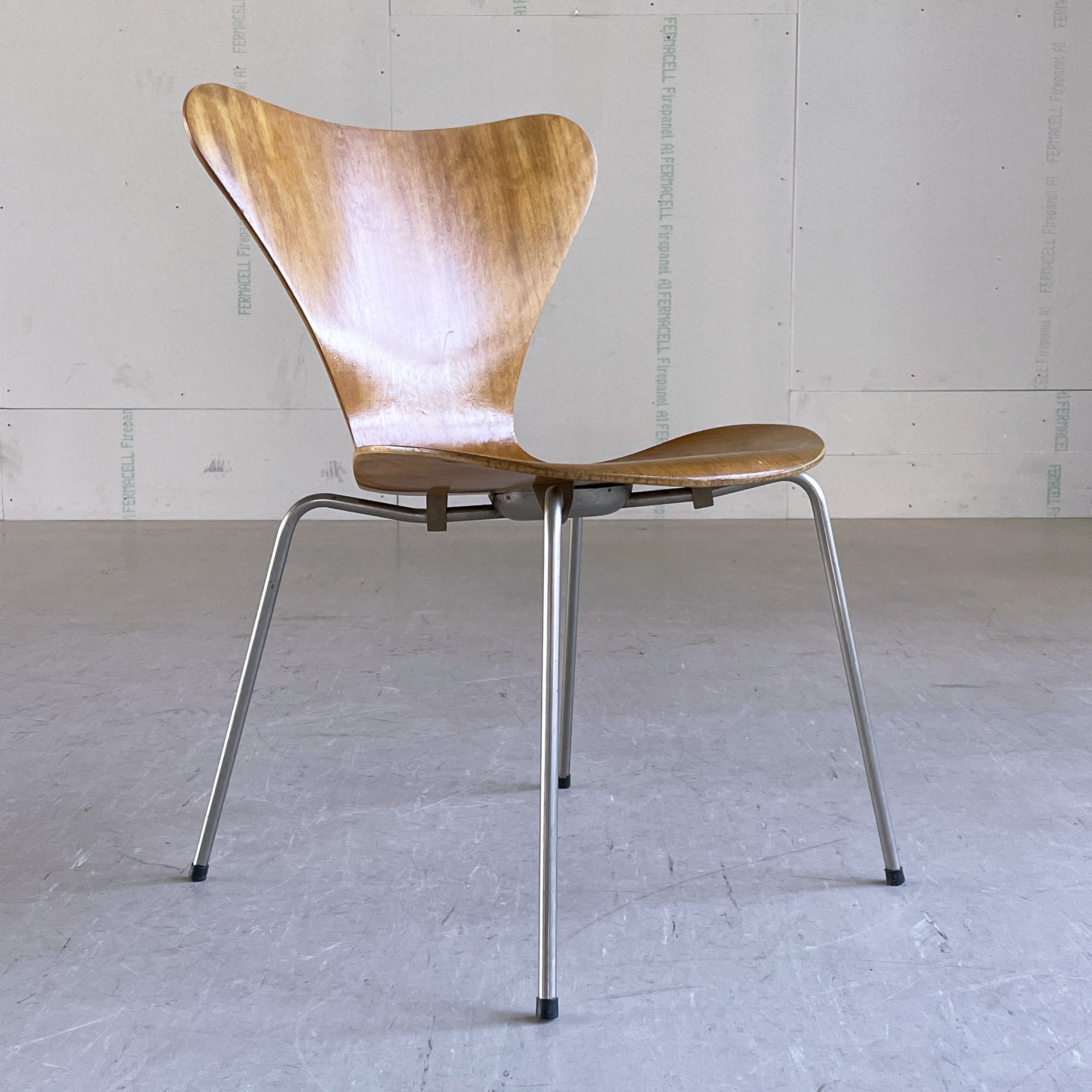 Arne Jacobsen 3107 Series 7.17.JPG