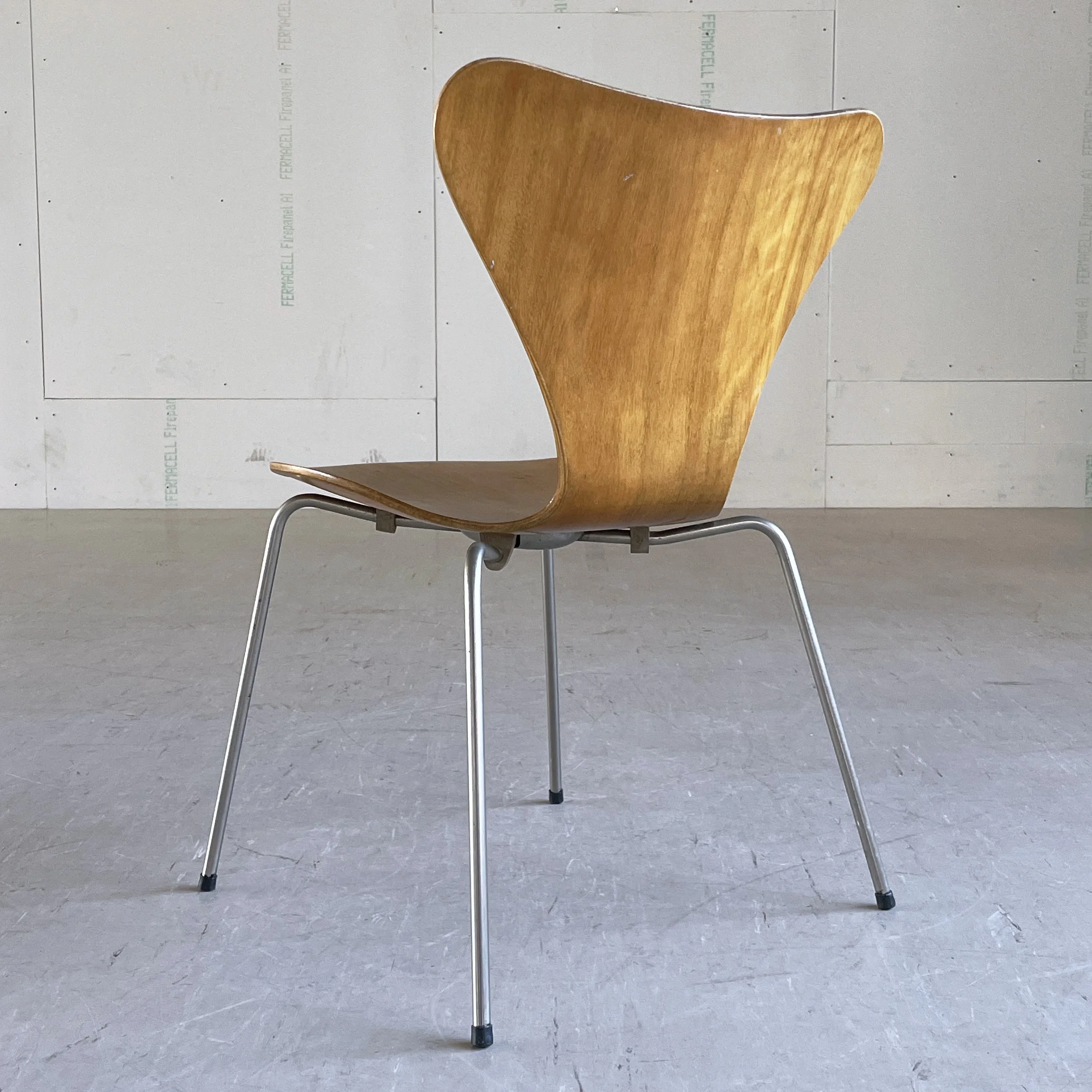Arne Jacobsen 3107 Series 7.9.JPG