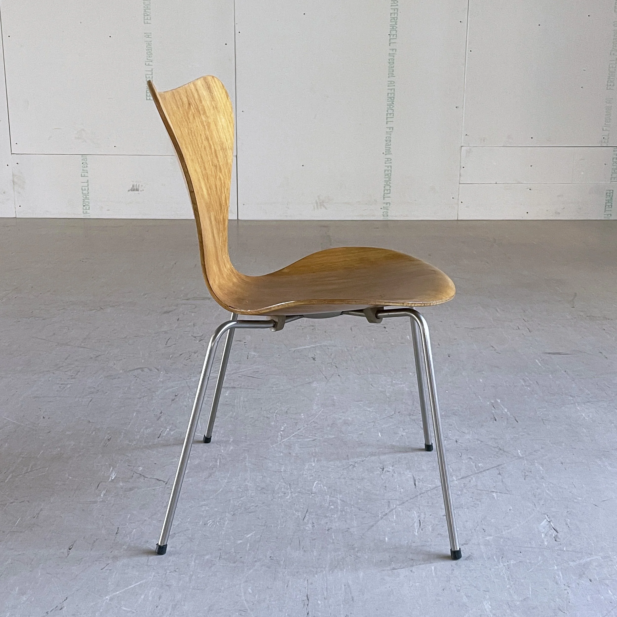 Arne Jacobsen 3107 Series 7.15.JPG