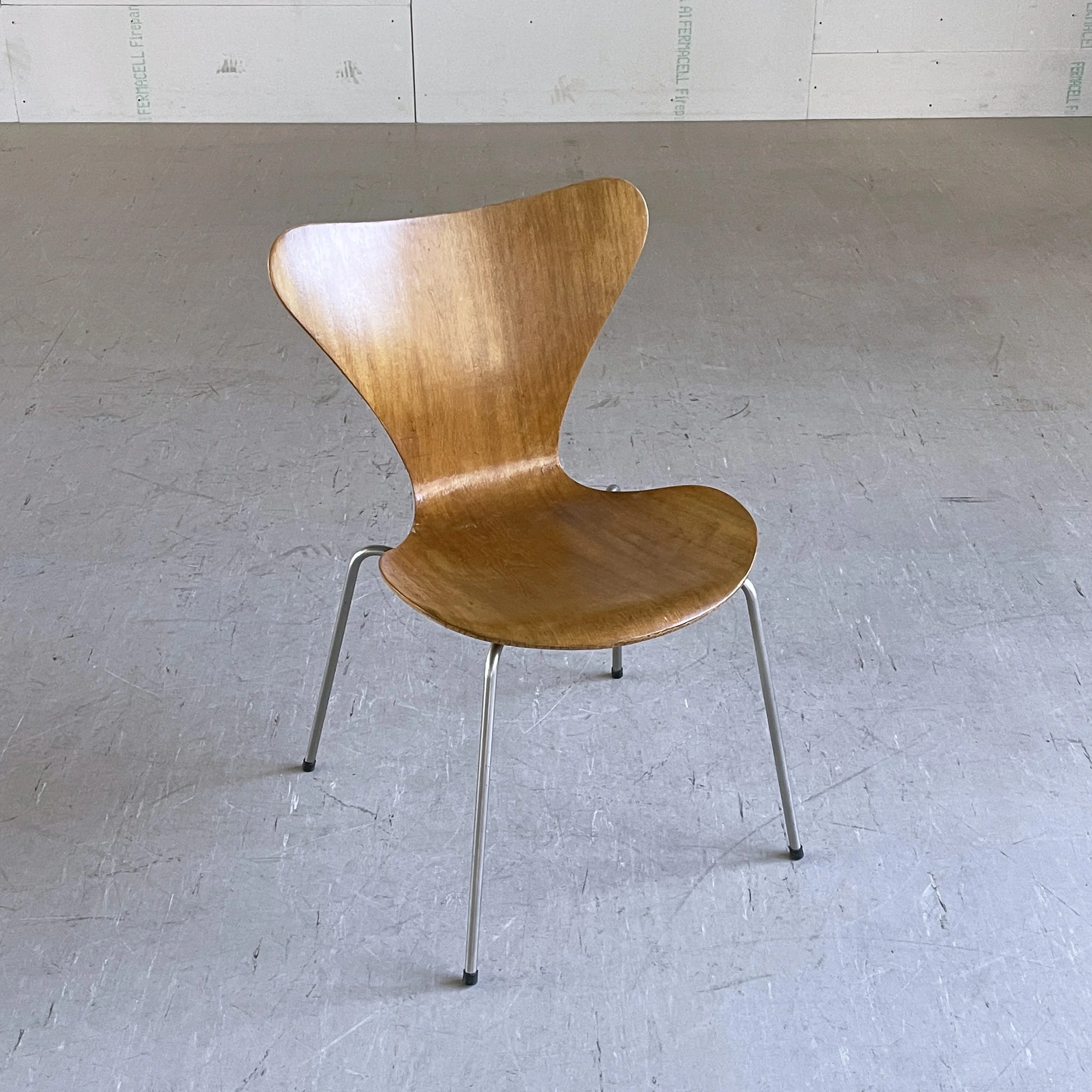 Arne Jacobsen 3107 Series 7.11.JPG