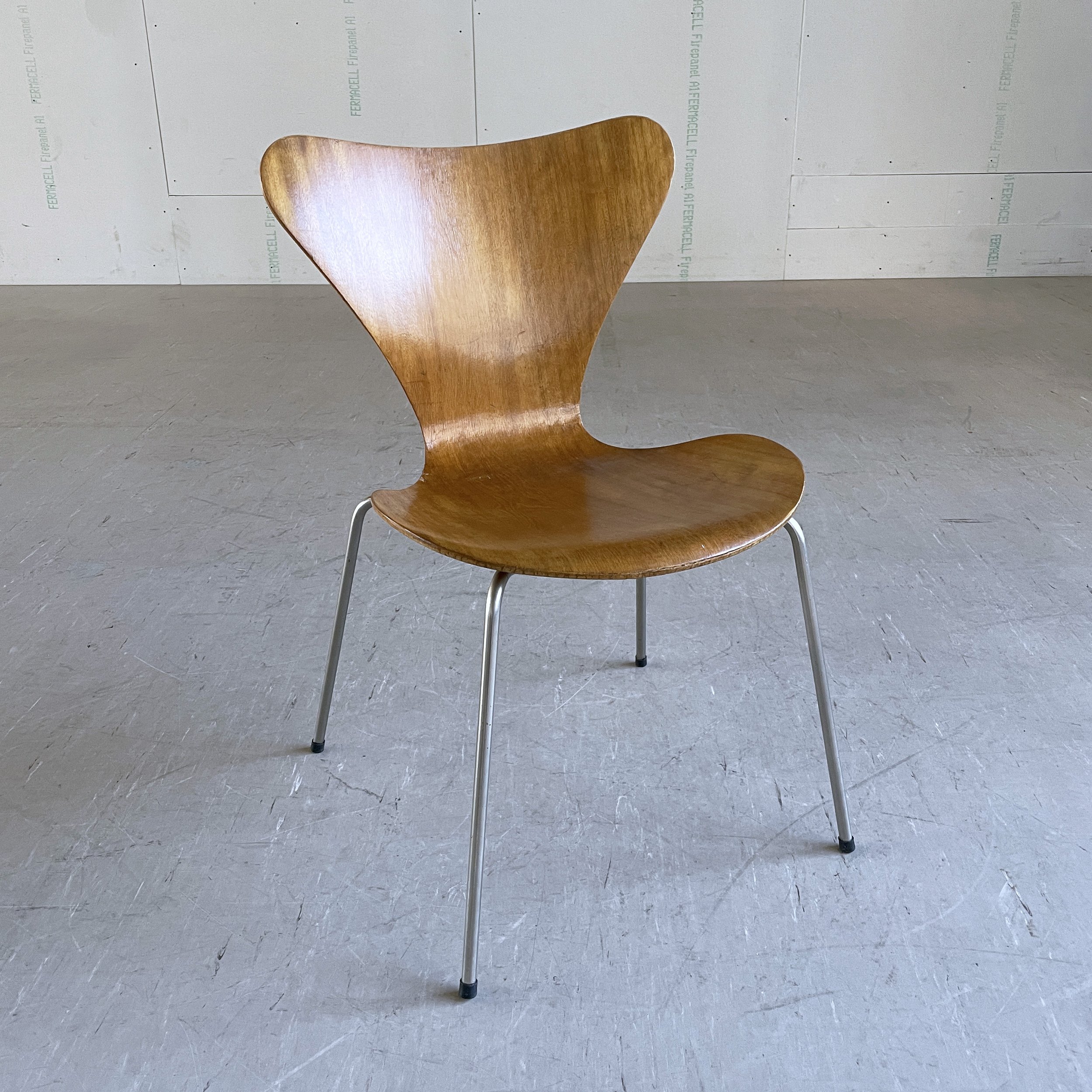 Arne Jacobsen 3107 Series 7.1.JPG