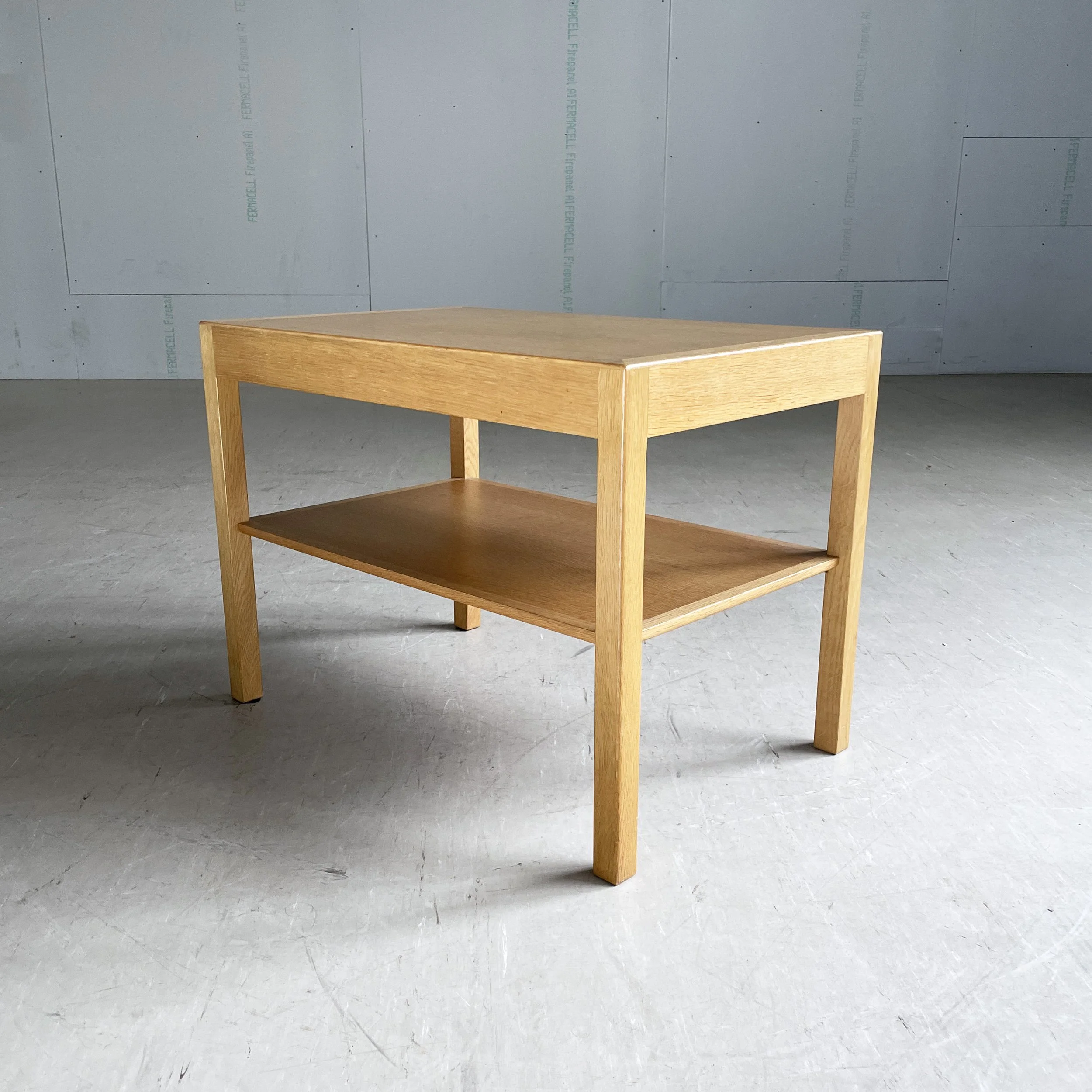 Beistelltisch Hans Wegner.1.JPG