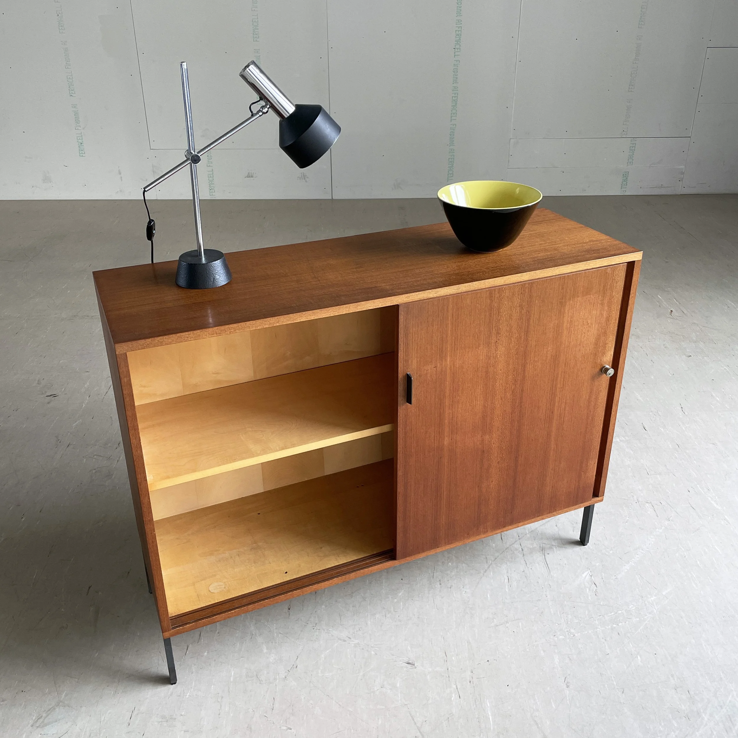 Teak Sideboard mit Schiebetüren