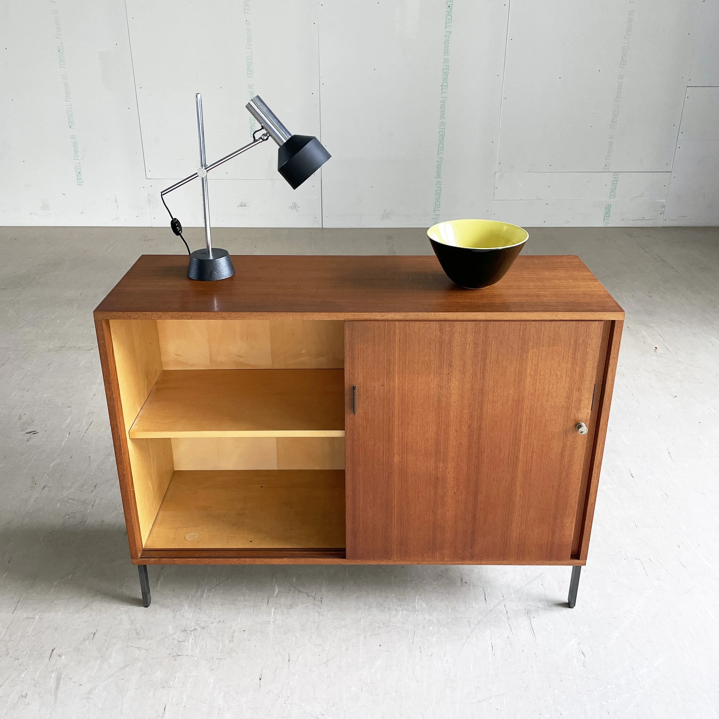 Teak Sideboard mit Schiebetüren