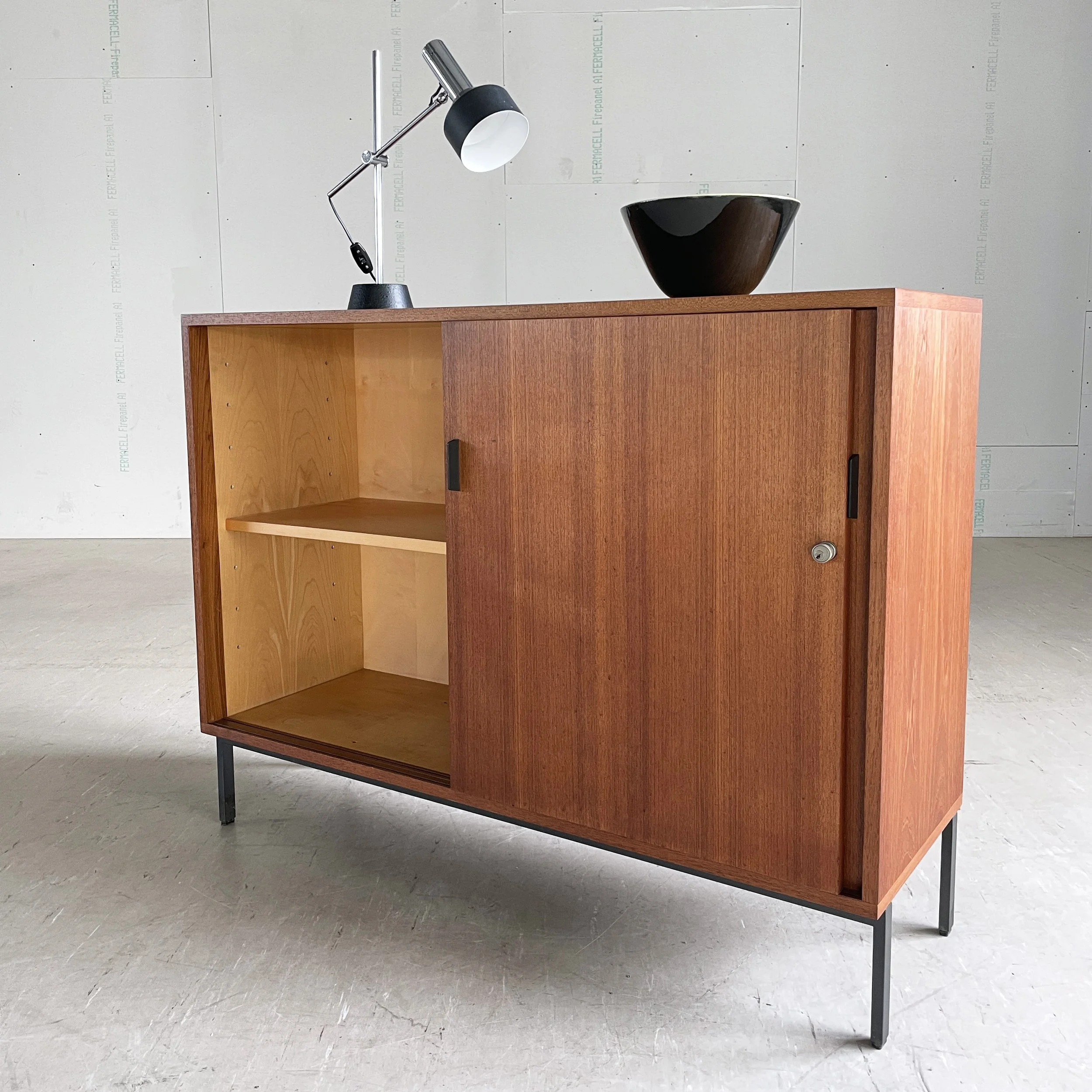 Teak Sideboard mit Schiebetüren