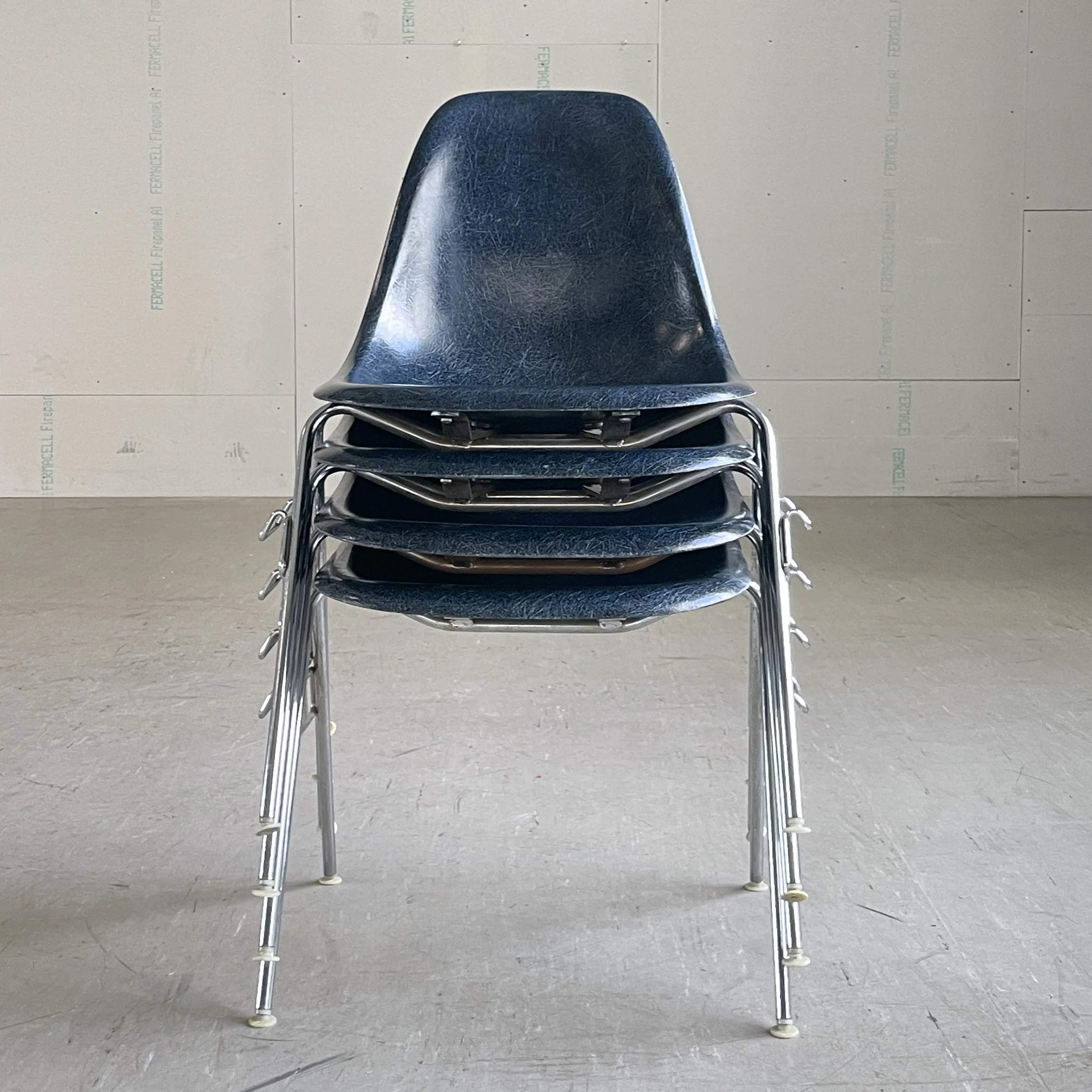 Eames Side Chair blau.13.JPG