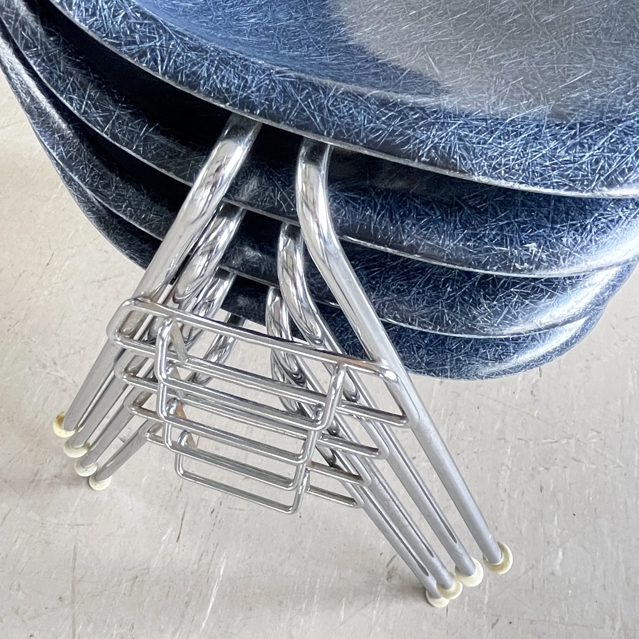 Eames Side Chair blau.5.JPG