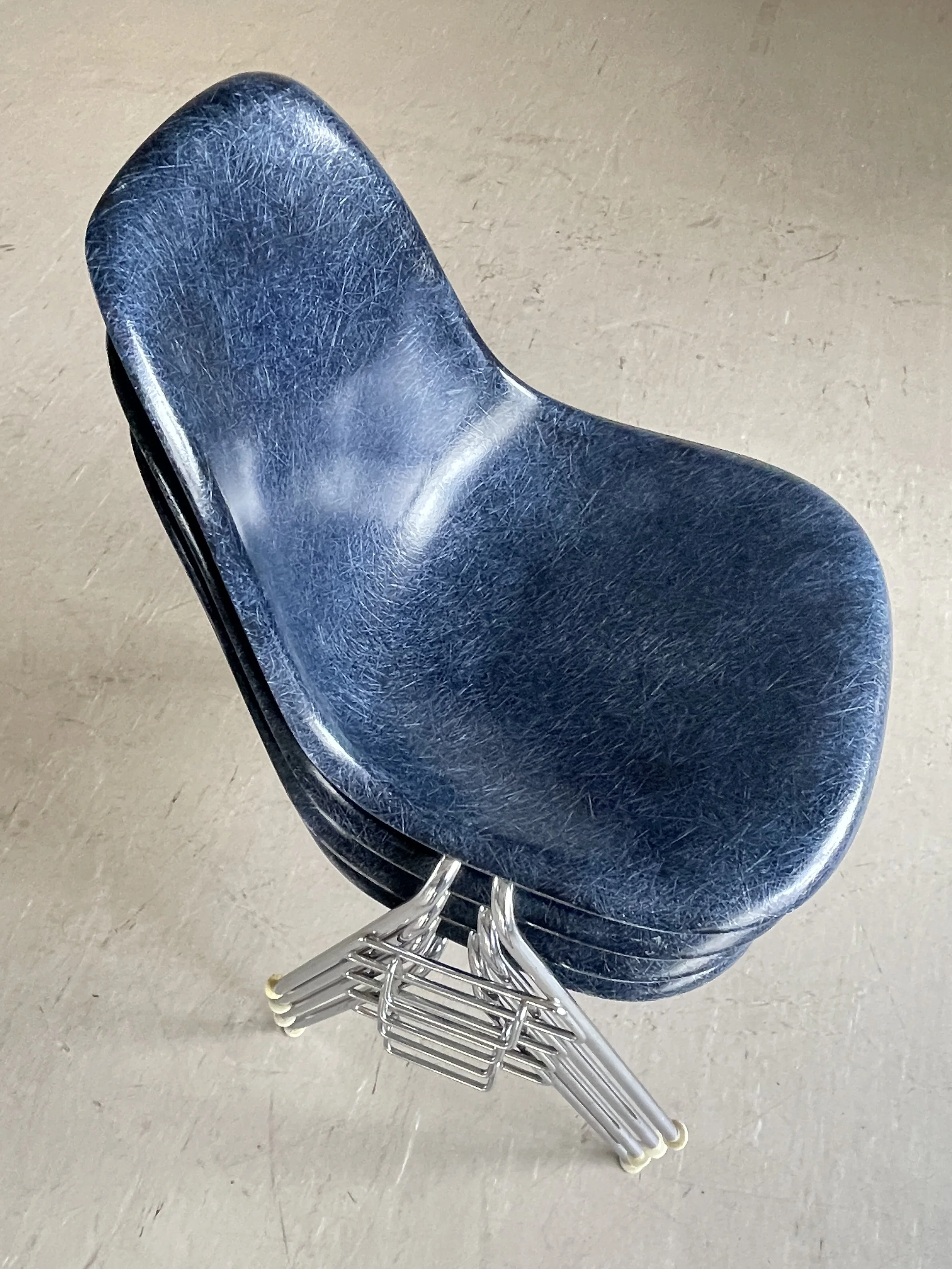Eames Side Chair blau.16.JPG