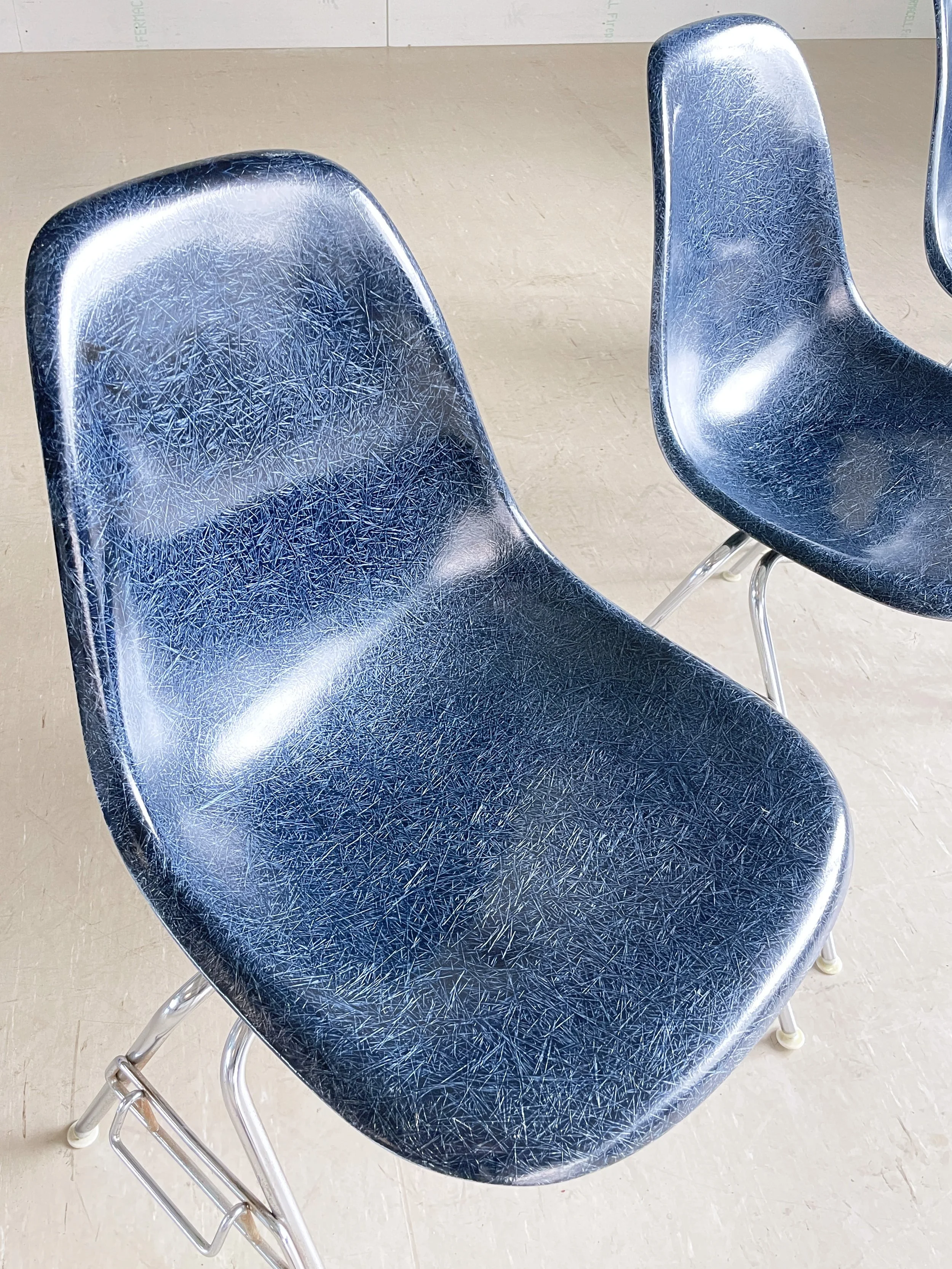 Eames Side Chair blau.4.JPG