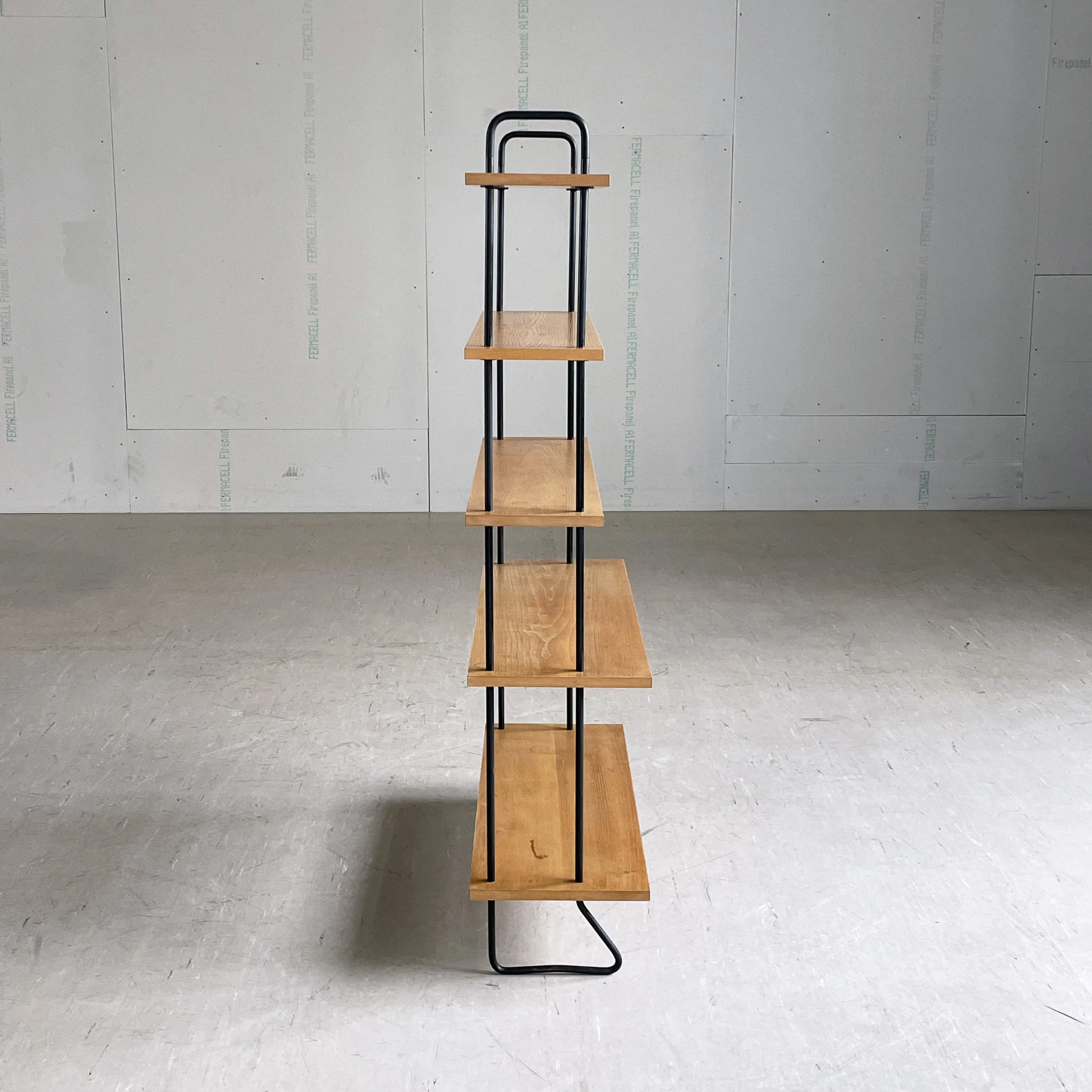 Modern Era_Regalsystem.8.JPG