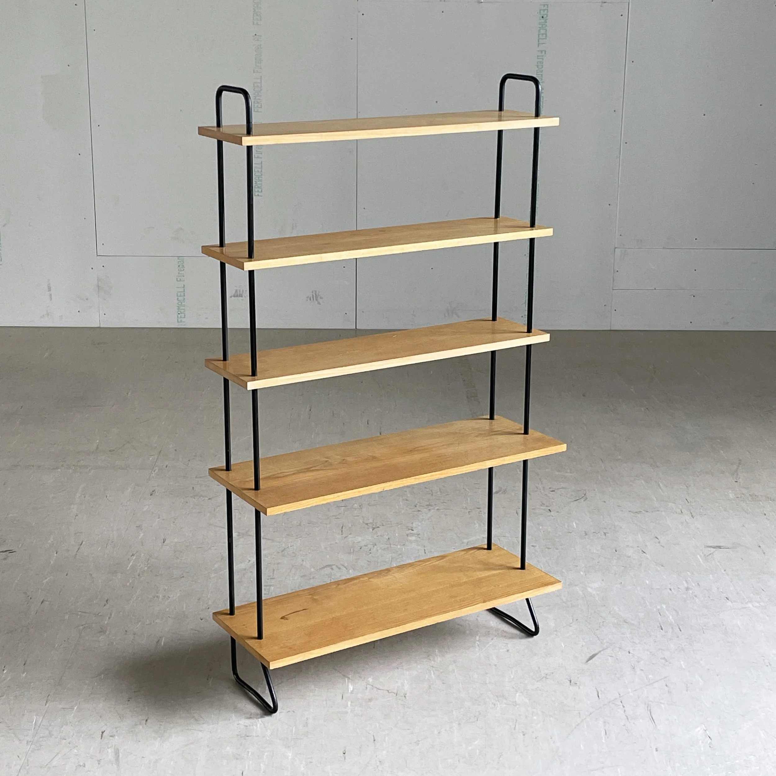 Modern Era_Regalsystem.9.JPG