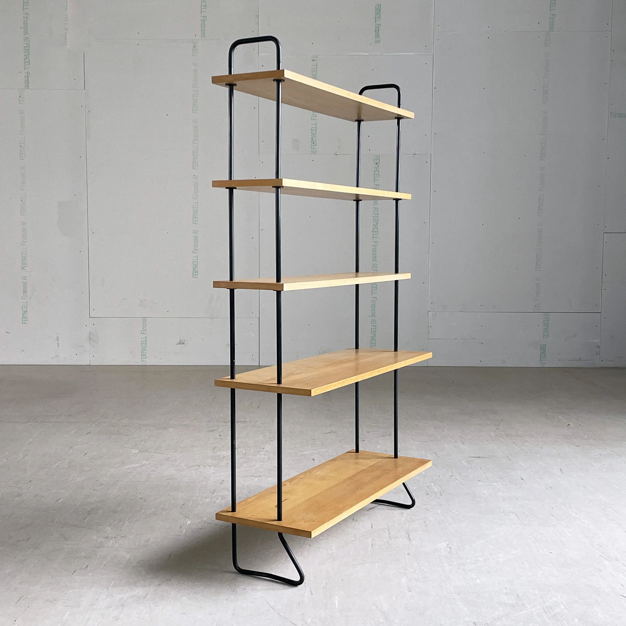 Modern Era_Regalsystem.7.JPG