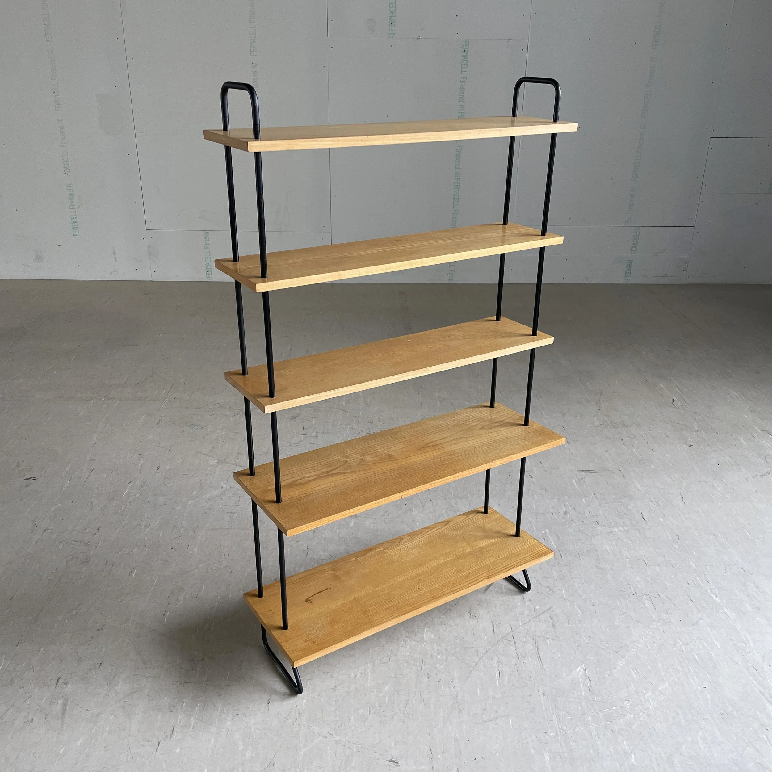 Modern Era_Regalsystem.6.JPG