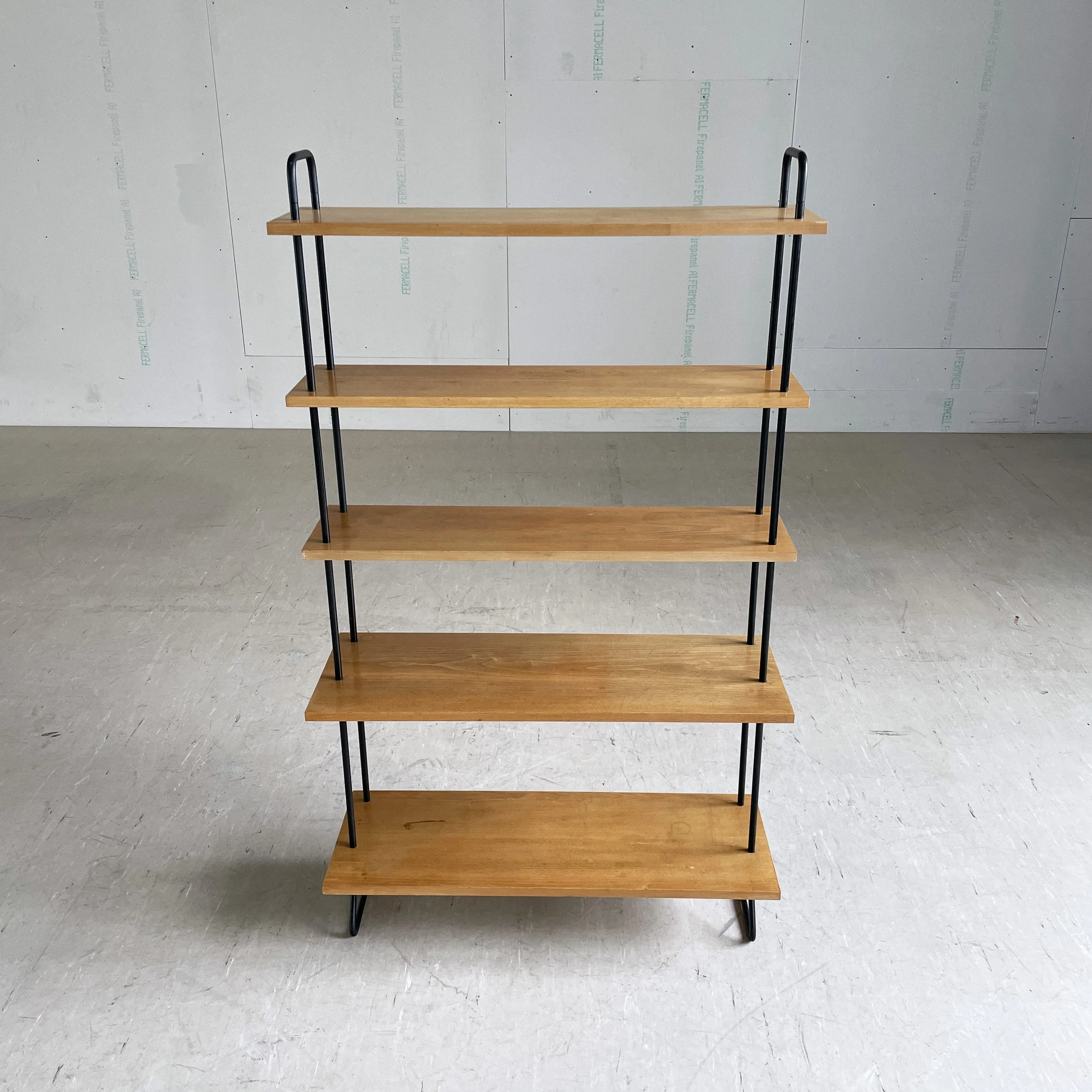 Modern Era_Regalsystem.4.JPG