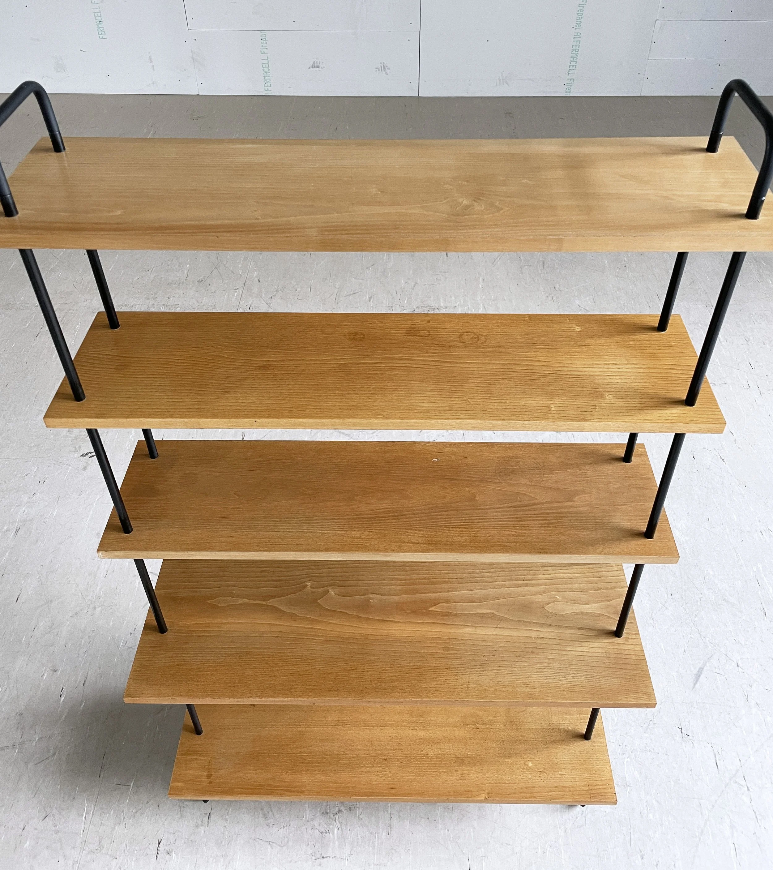 Modern Era_Regalsystem.5.JPG