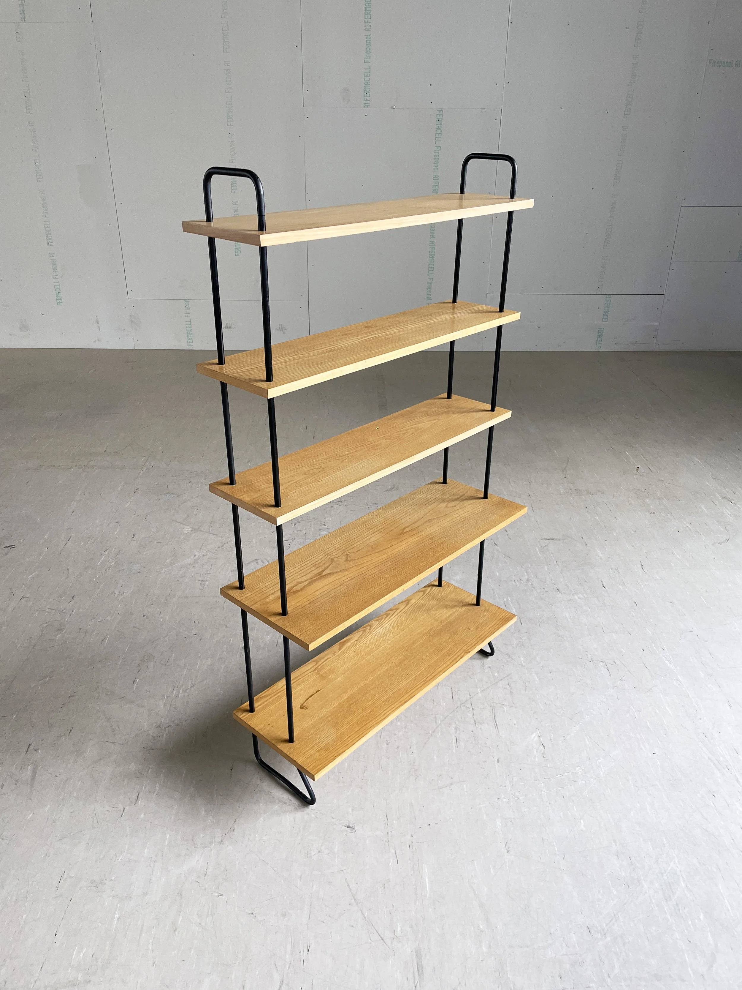 Modern Era_Regalsystem.1.JPG