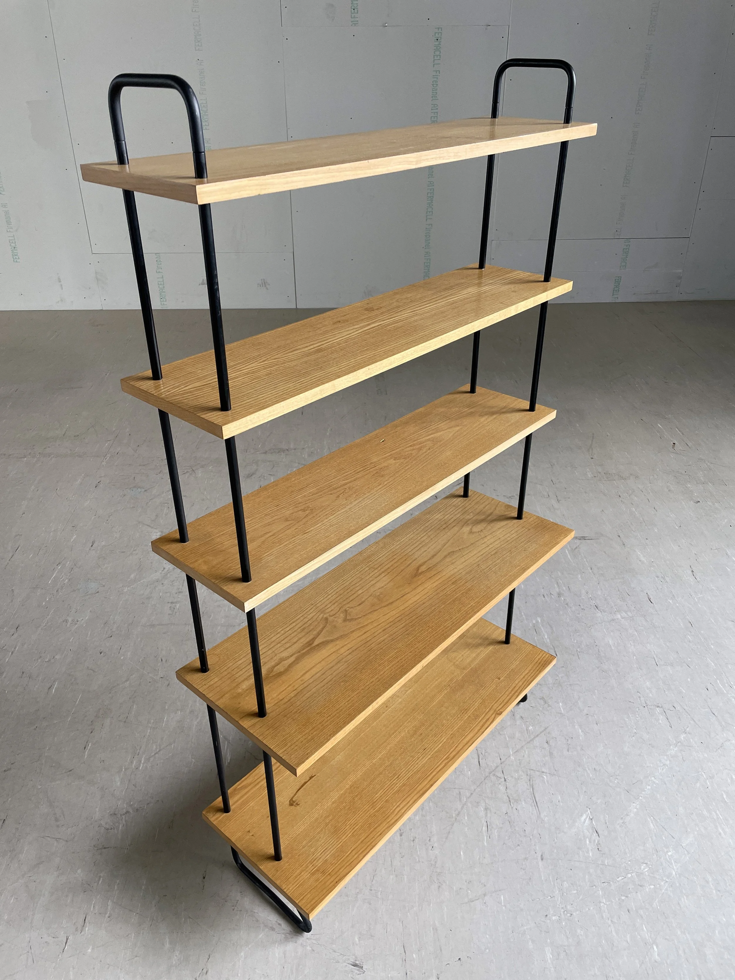 Modern Era_Regalsystem.3.JPG