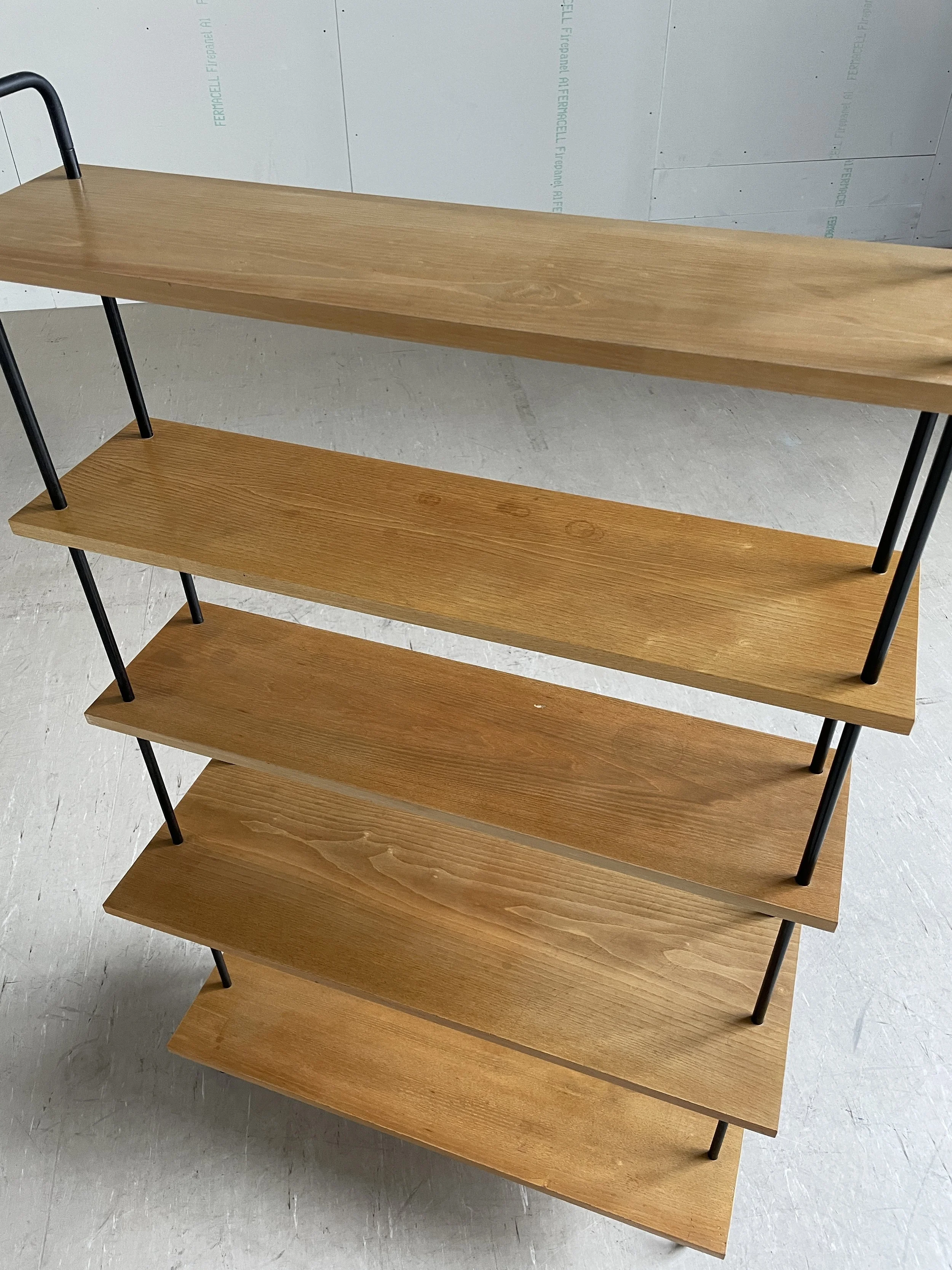 Modern Era_Regalsystem.12.JPG