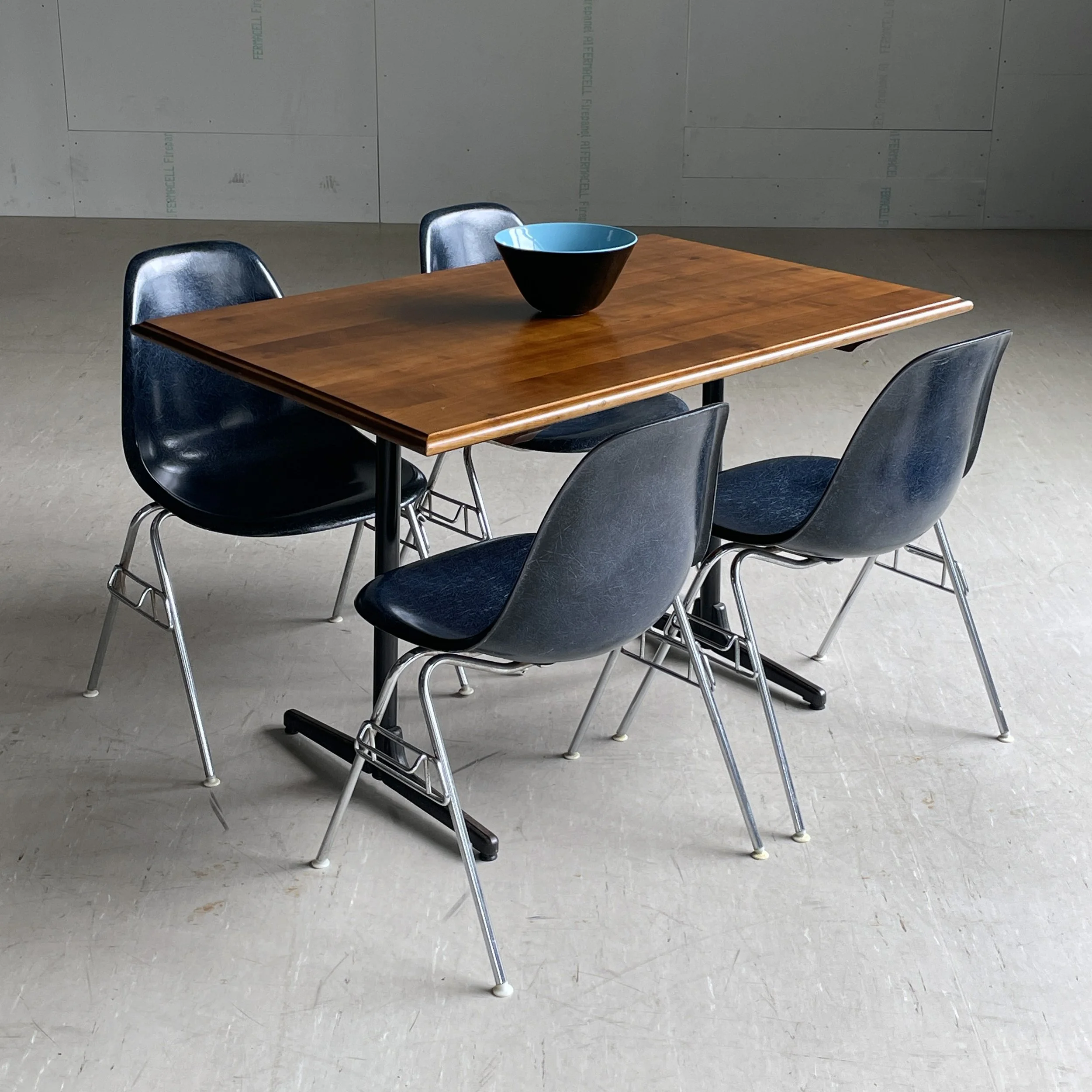 Modern.Era_Bistro Tisch.13.JPG