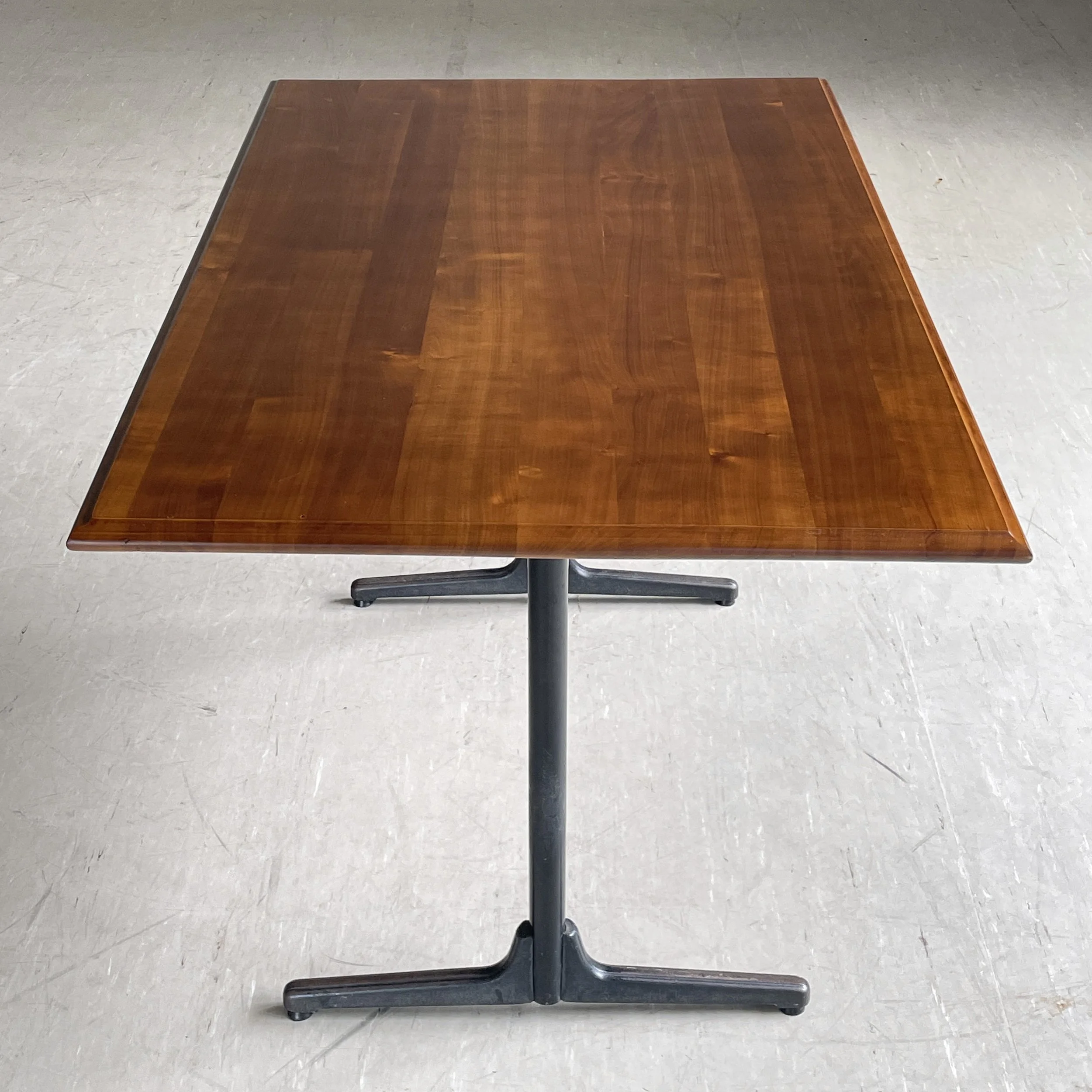 Modern.Era_Bistro Tisch.5.JPG