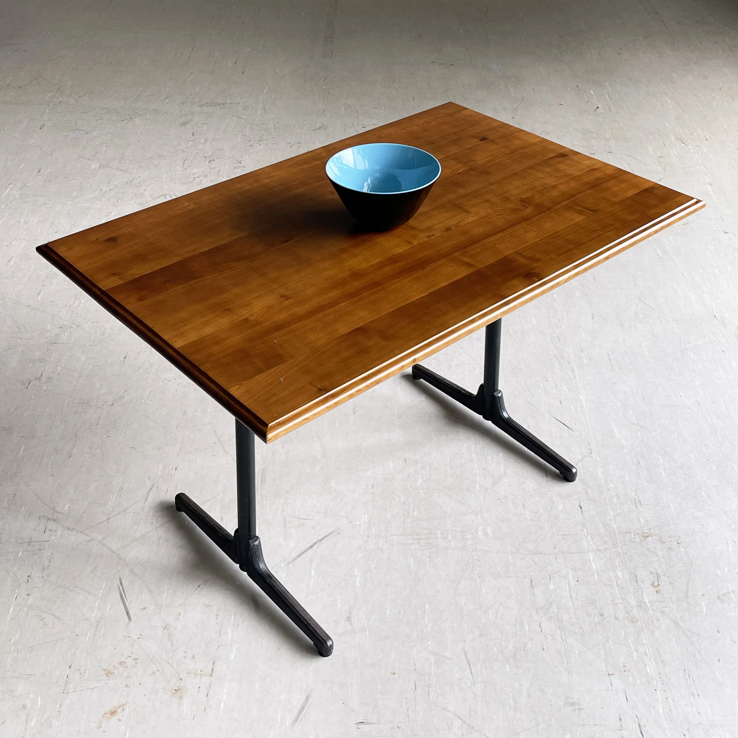 Modern.Era_Bistro Tisch.11.JPG