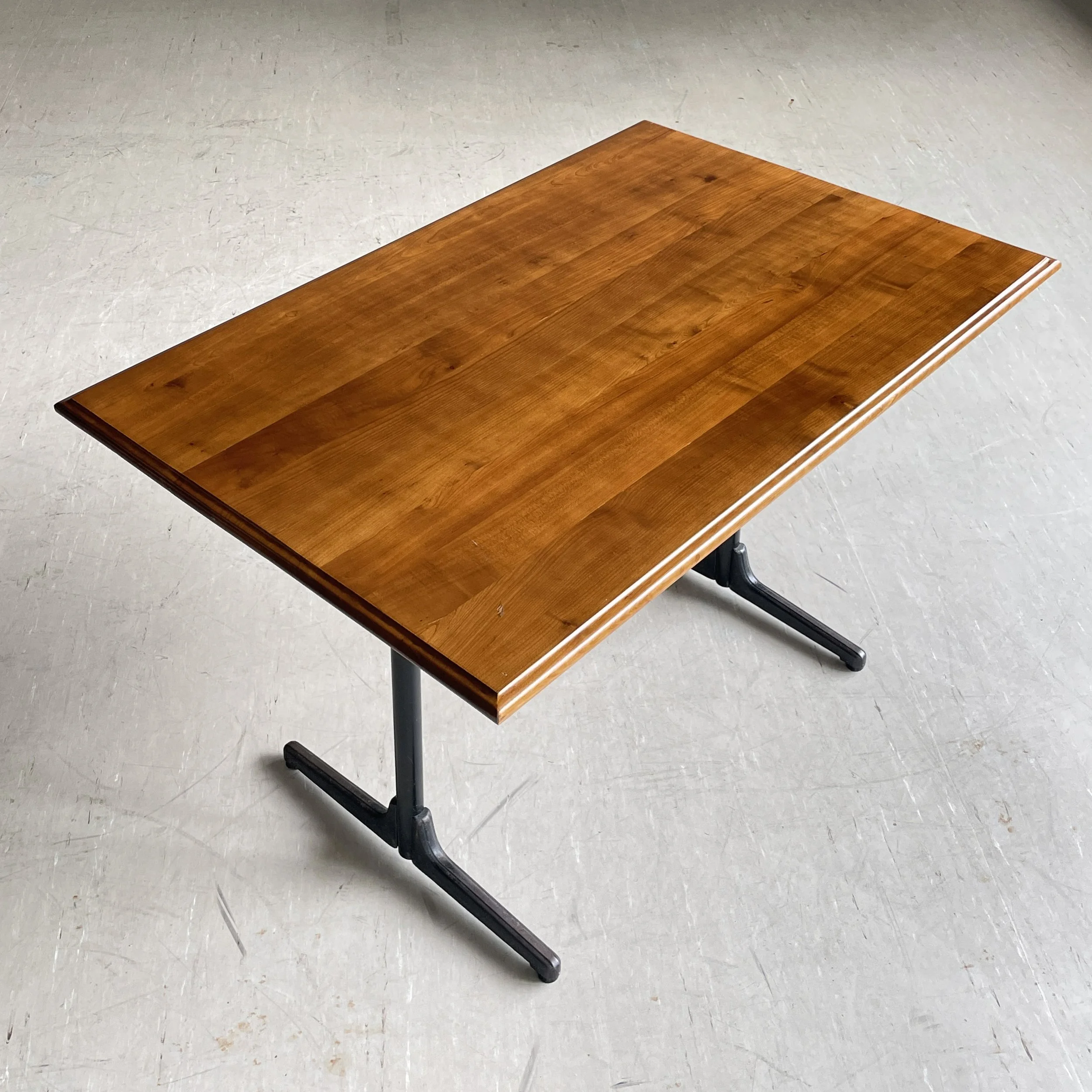 Modern.Era_Bistro Tisch.10.JPG