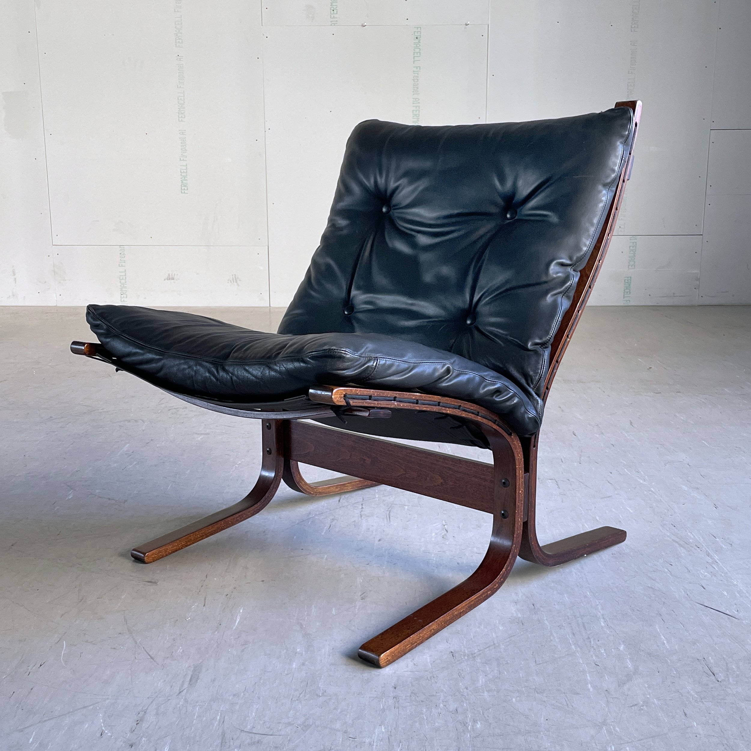 Modern Era_Westnova Chair.7.JPG