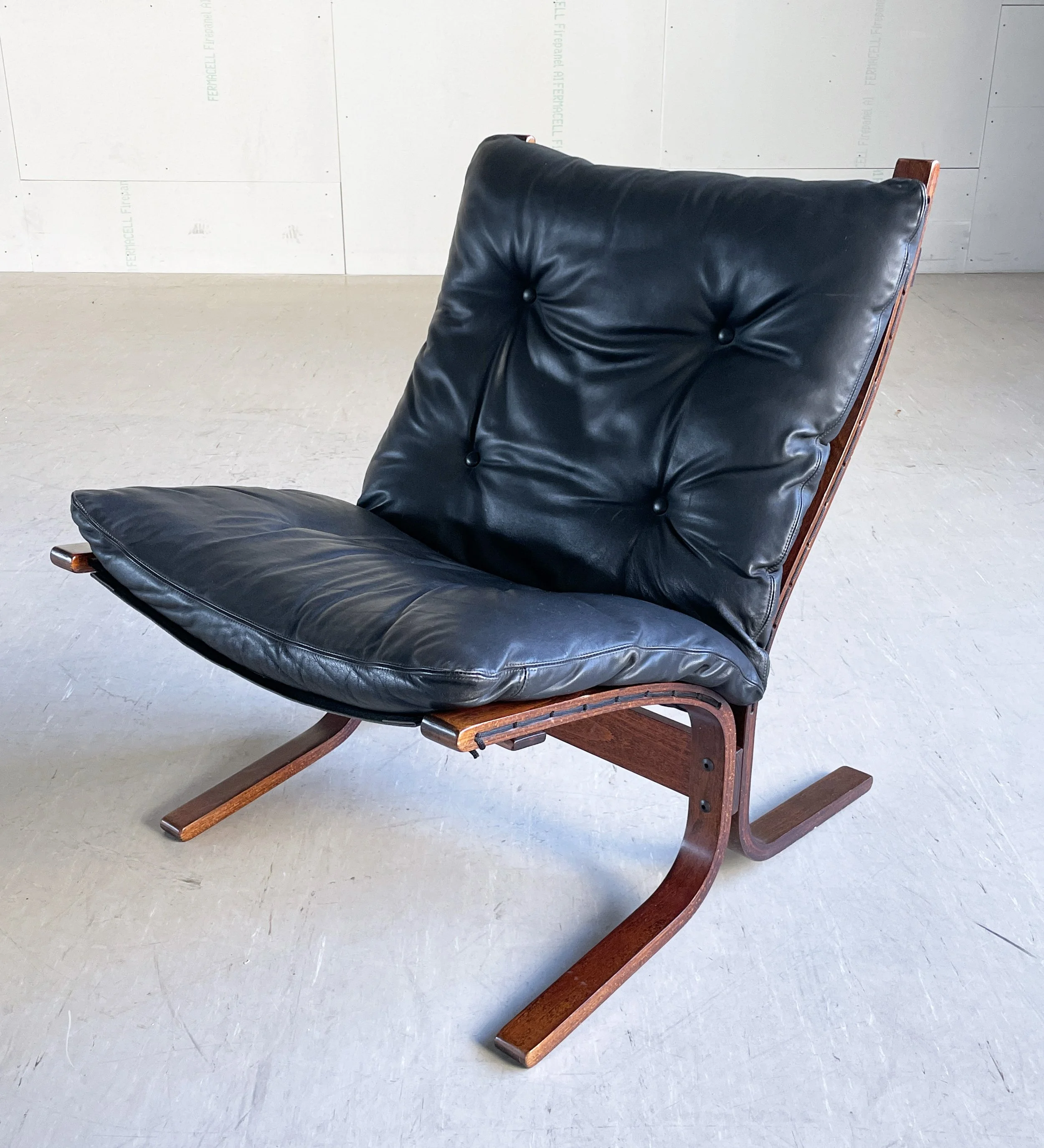 Modern Era_Westnova Chair.12.JPG