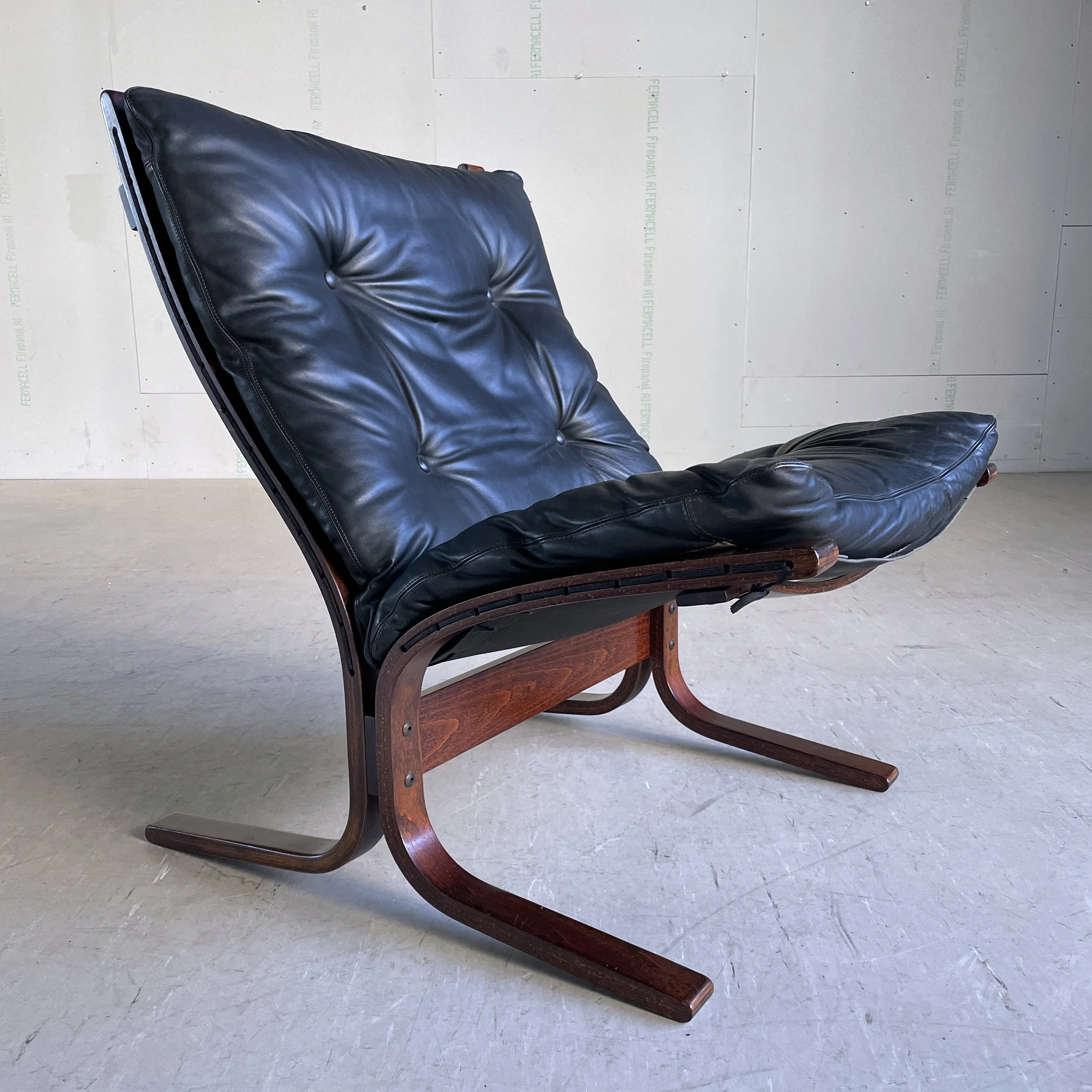 Modern Era_Westnova Chair.3.JPG