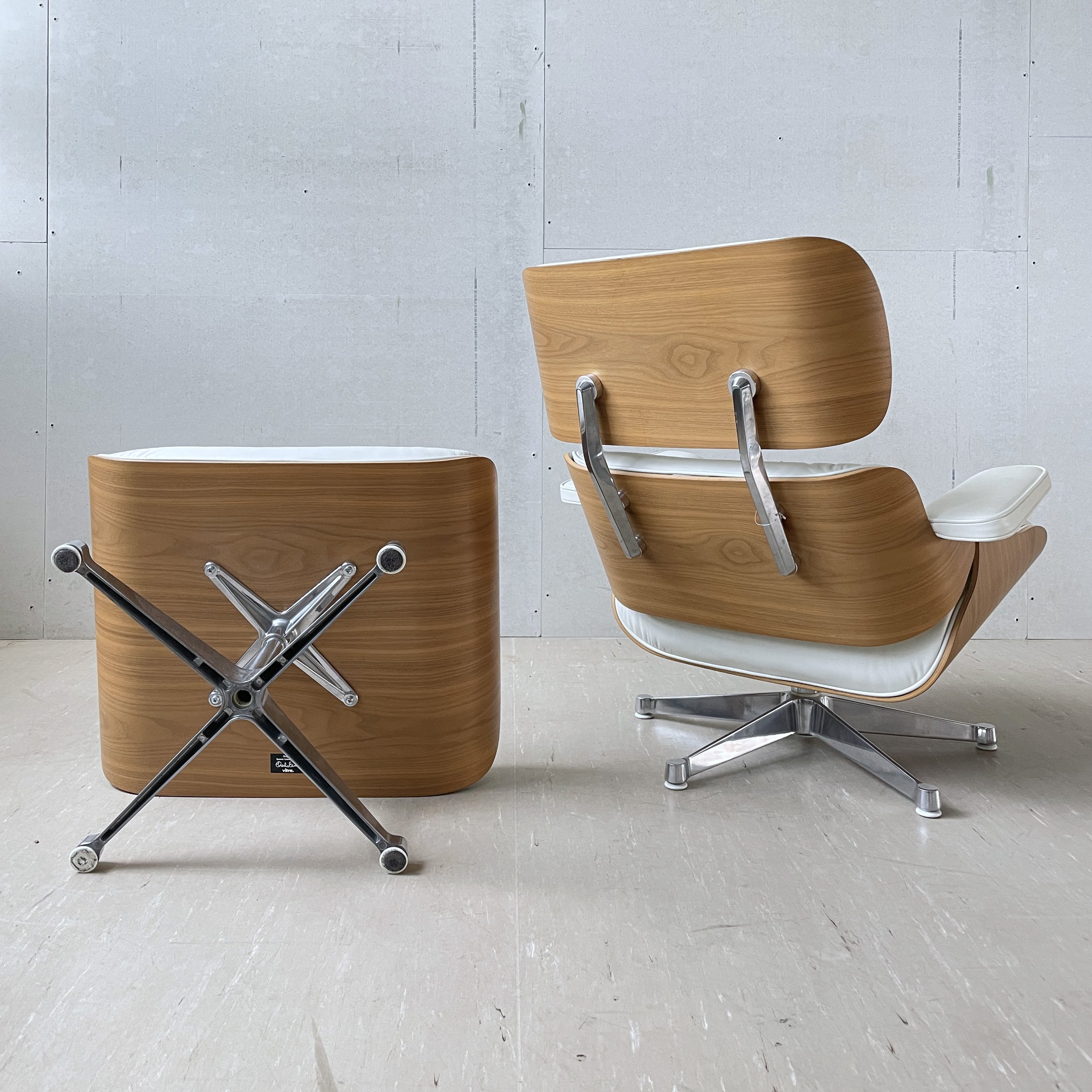 Eames Lounge Chair weiss.3.JPG