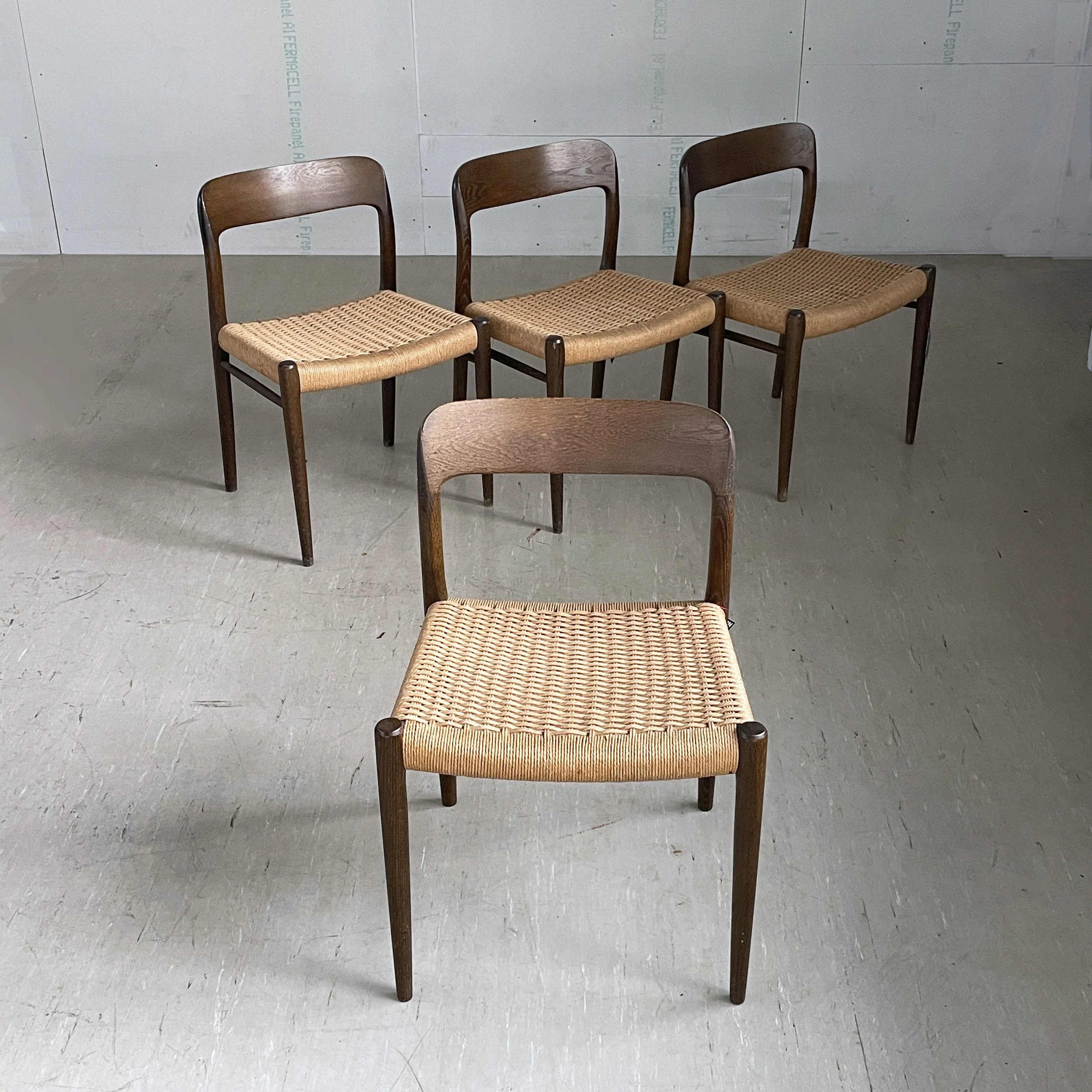 Niels Møller Model No.75.12.JPG