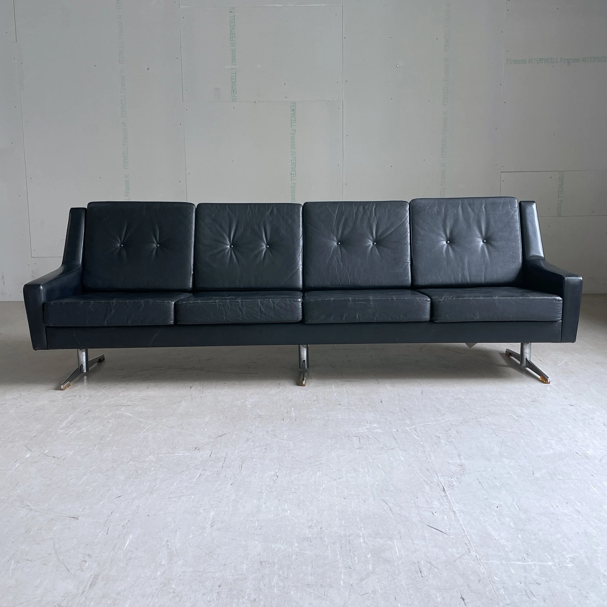 ModernEra_Dänisches_Leder_Sofa_5775.jpg