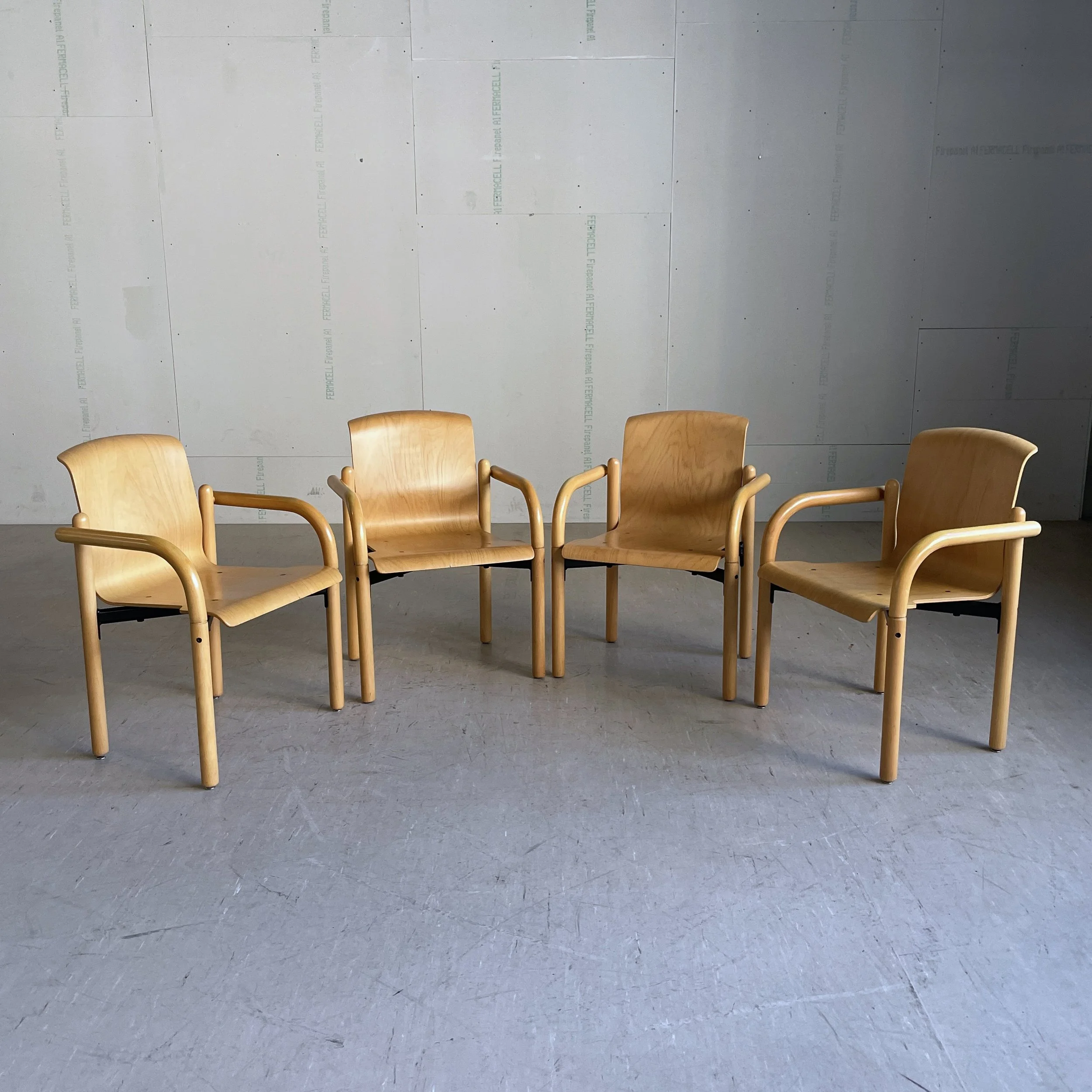 ModernEra_Thonet_Stapelbar6613.jpg