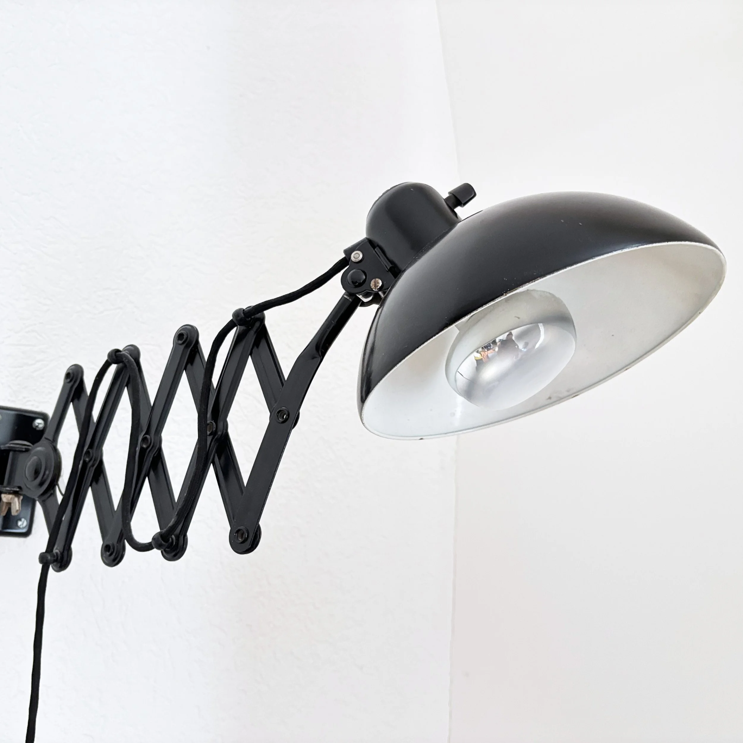 ModernEra_Scherenlampe_schwarz_9537.jpg