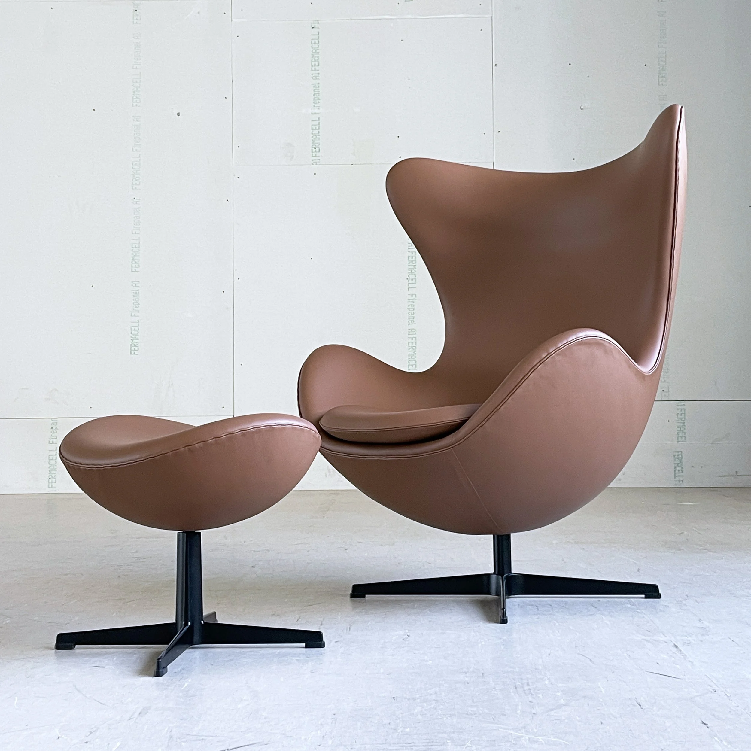 ModernEra_Arne_Jacobsen_Egg._3236 2.JPG