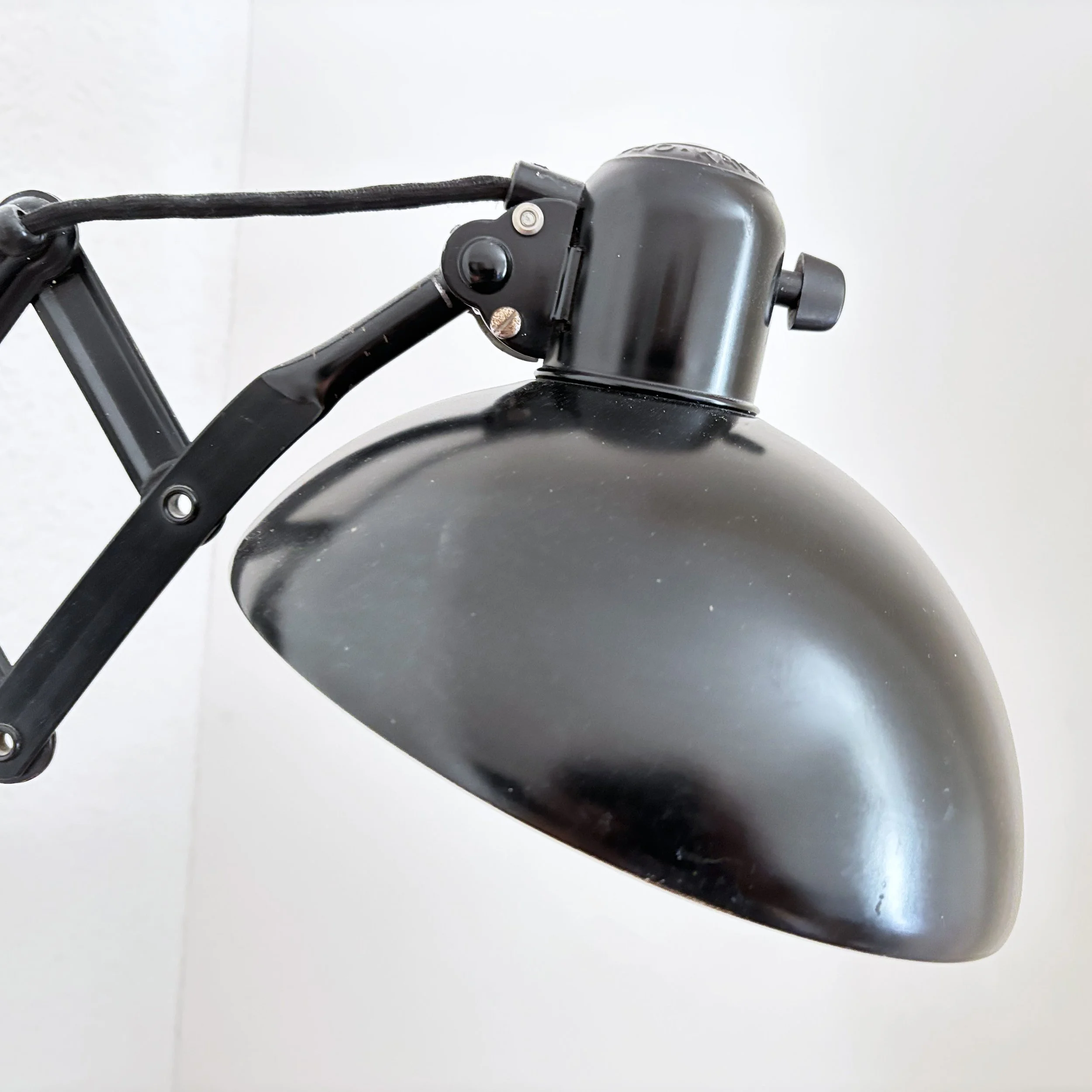 ModernEra_Scherenlampe_schwarz_9533.jpg