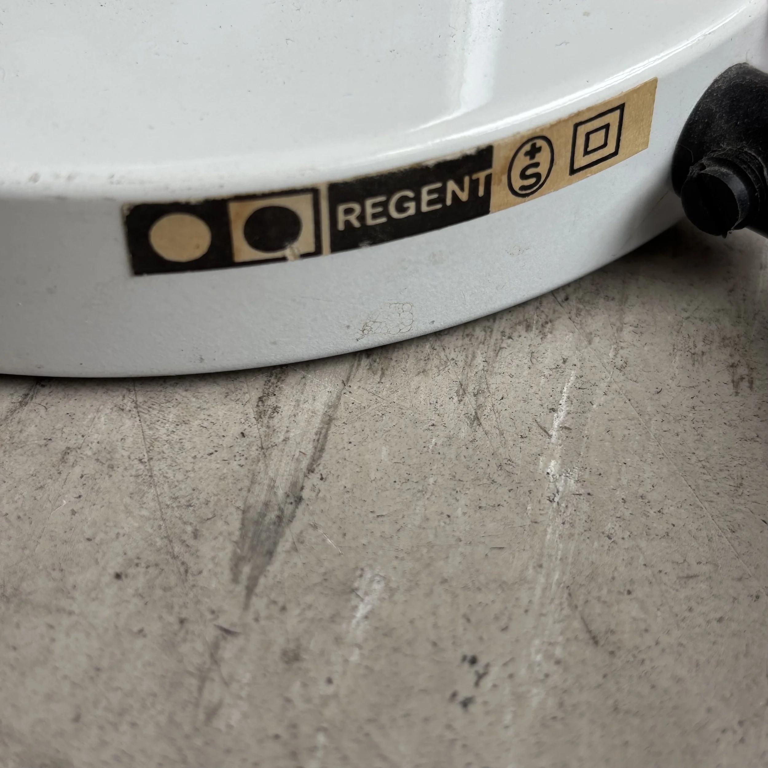 ModernEra_Regent_Tischlampe_weiss_8011.jpg