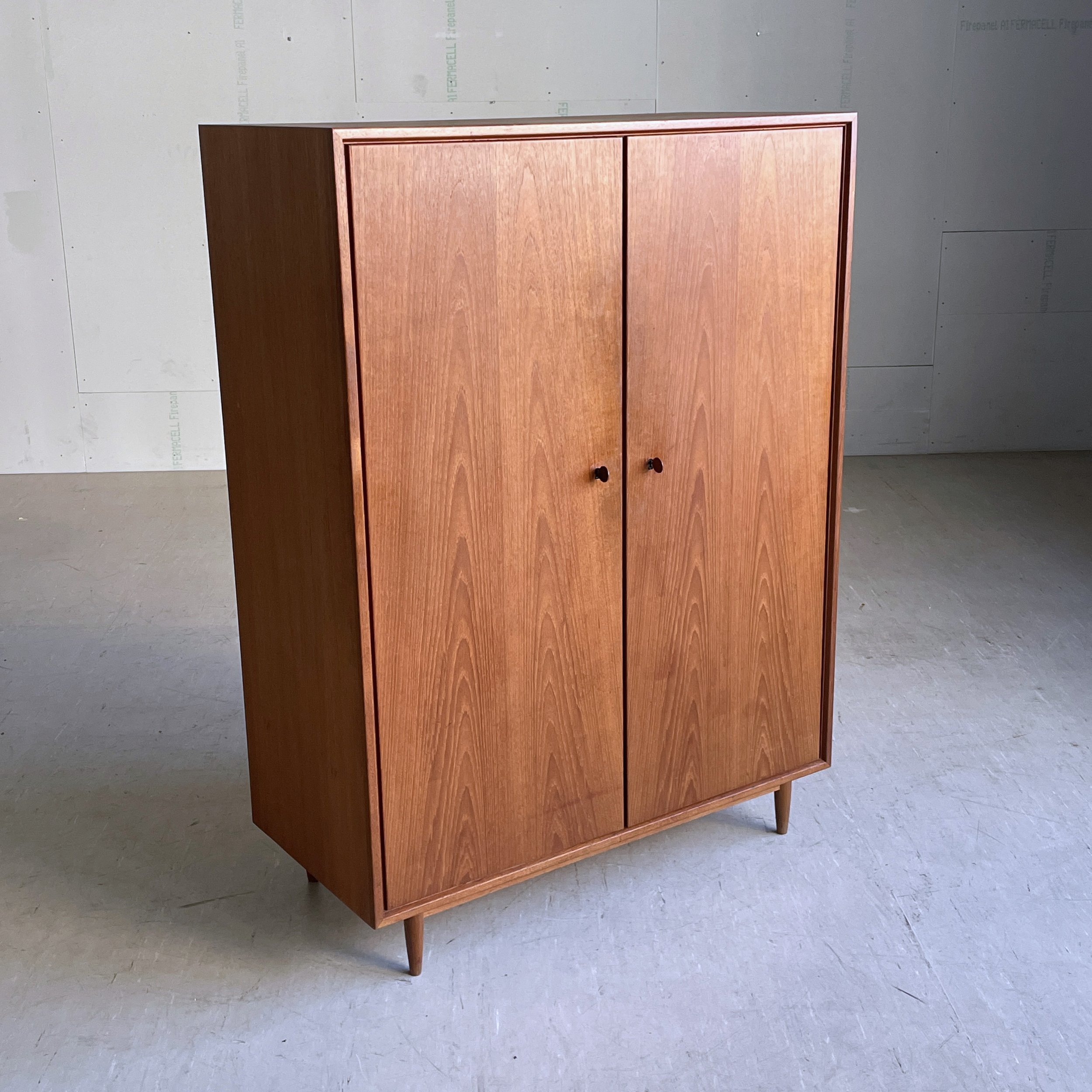 ModernEra_Swiss_Teak_Kleiderschrank_4732.jpg