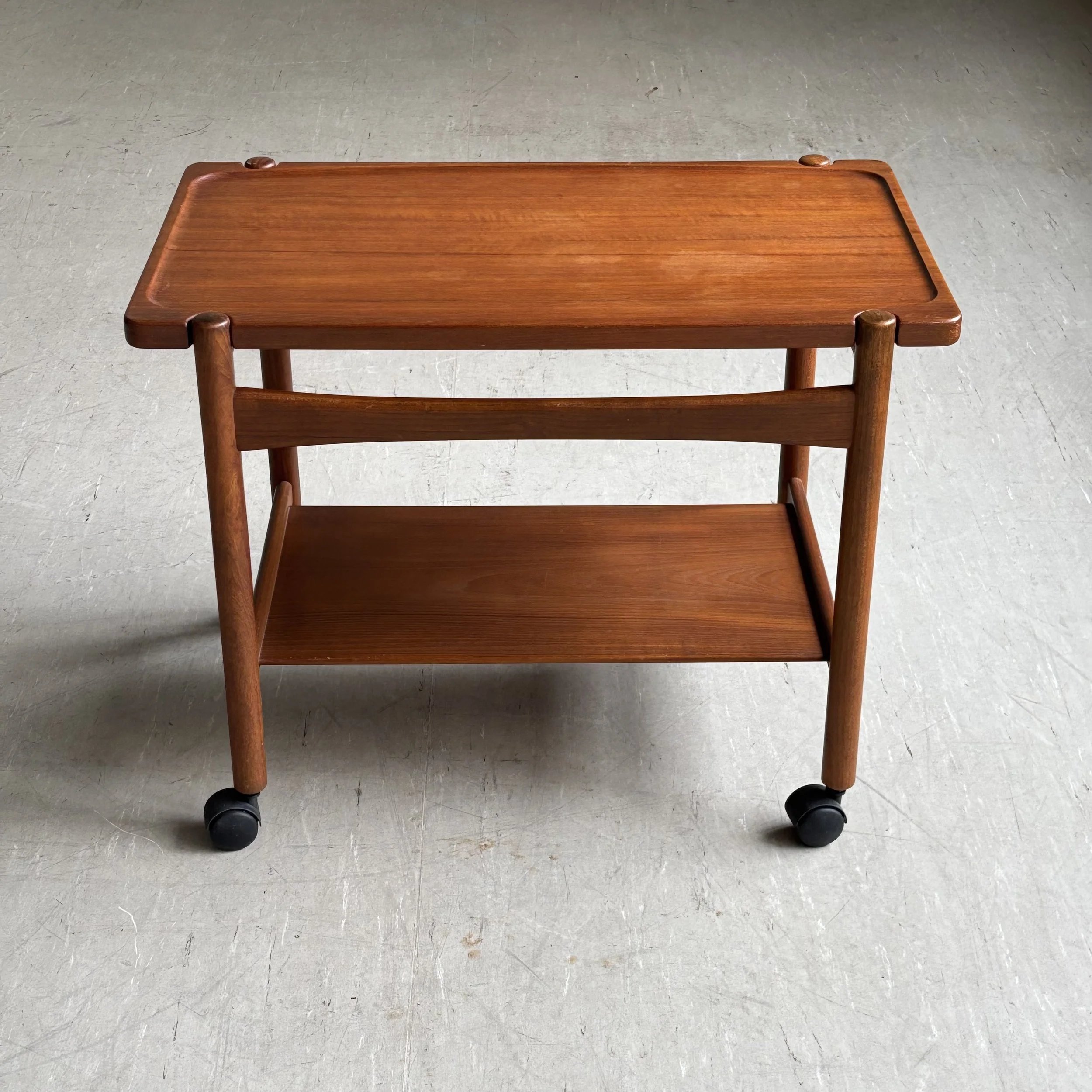 ModernEra_Hans_Wegner_Trolley_8014.jpg
