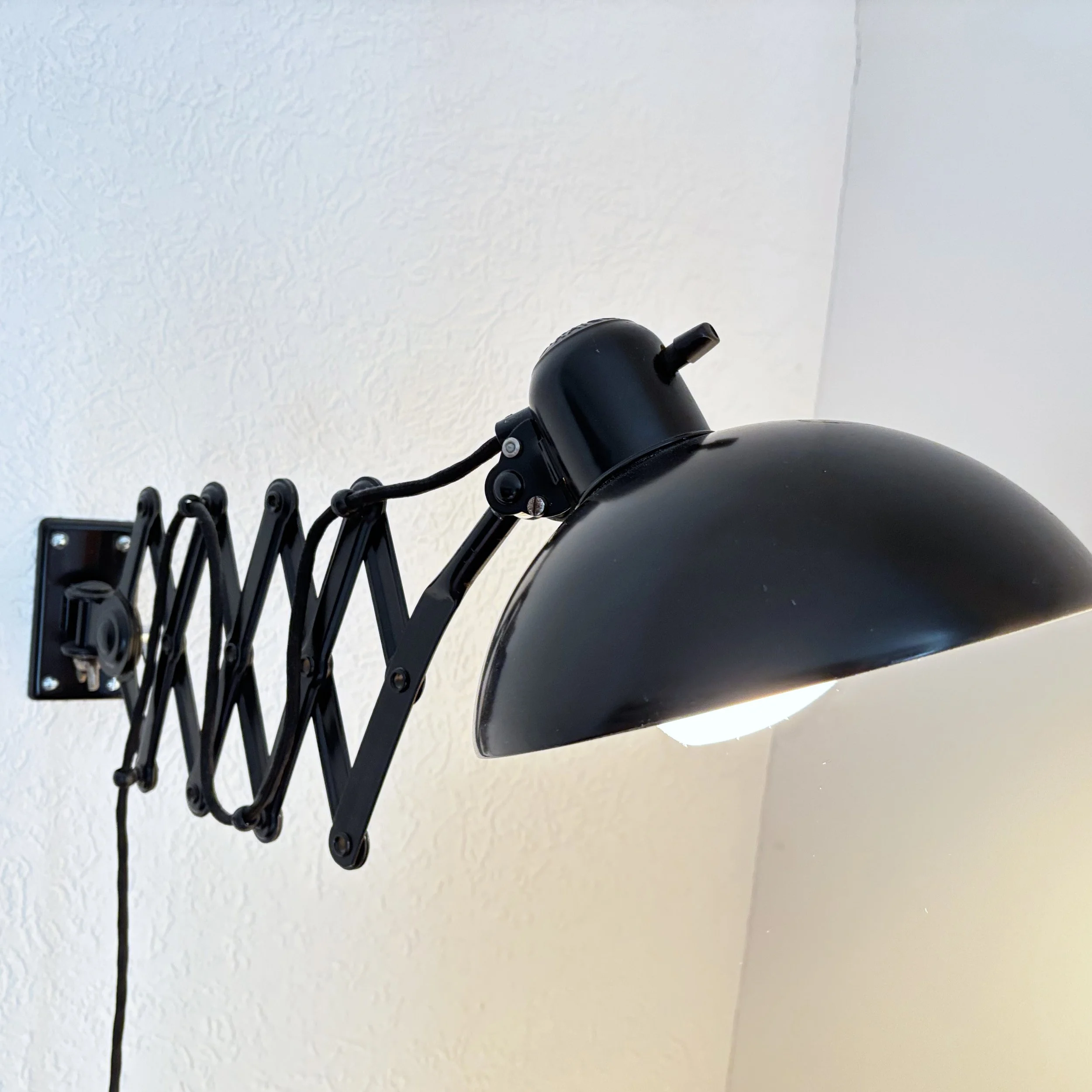 ModernEra_Scherenlampe_schwarz_9536.jpg