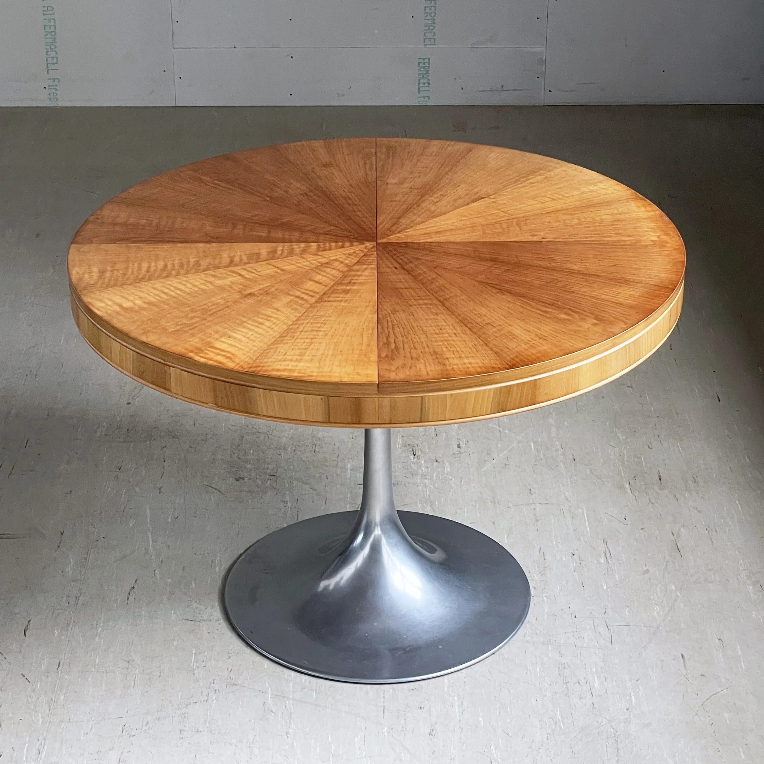 1960’s Space Age Design Extendable Dining Table