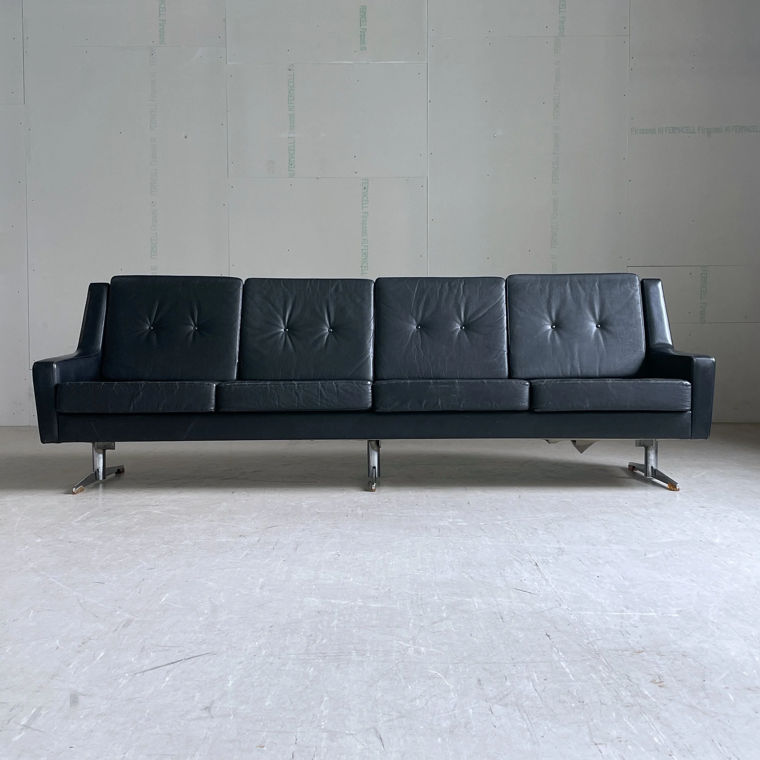 ModernEra_Dänisches_Leder_Sofa_5778.jpg
