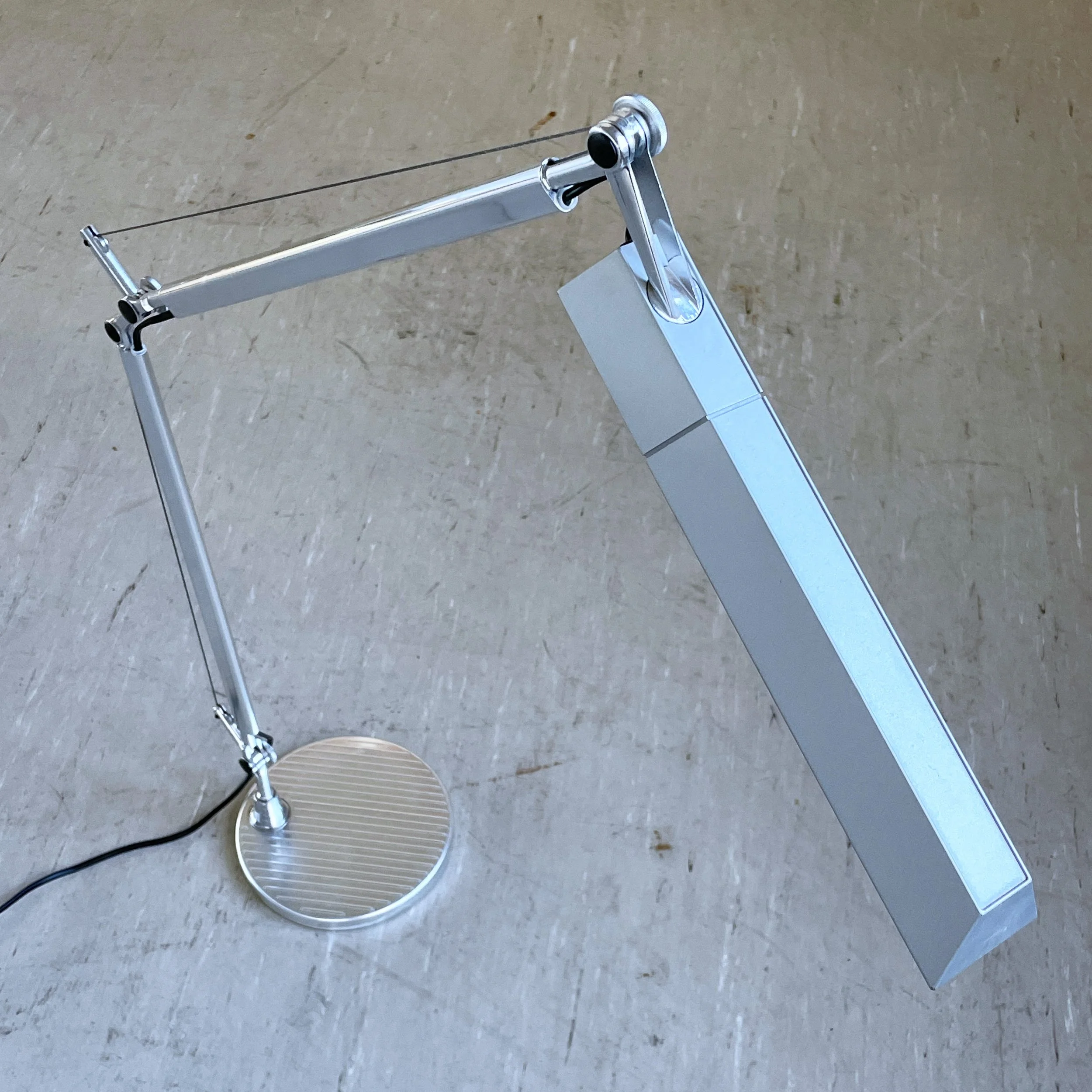 ModernEra_Artemide_Bürolampe_IMG_8609.JPG
